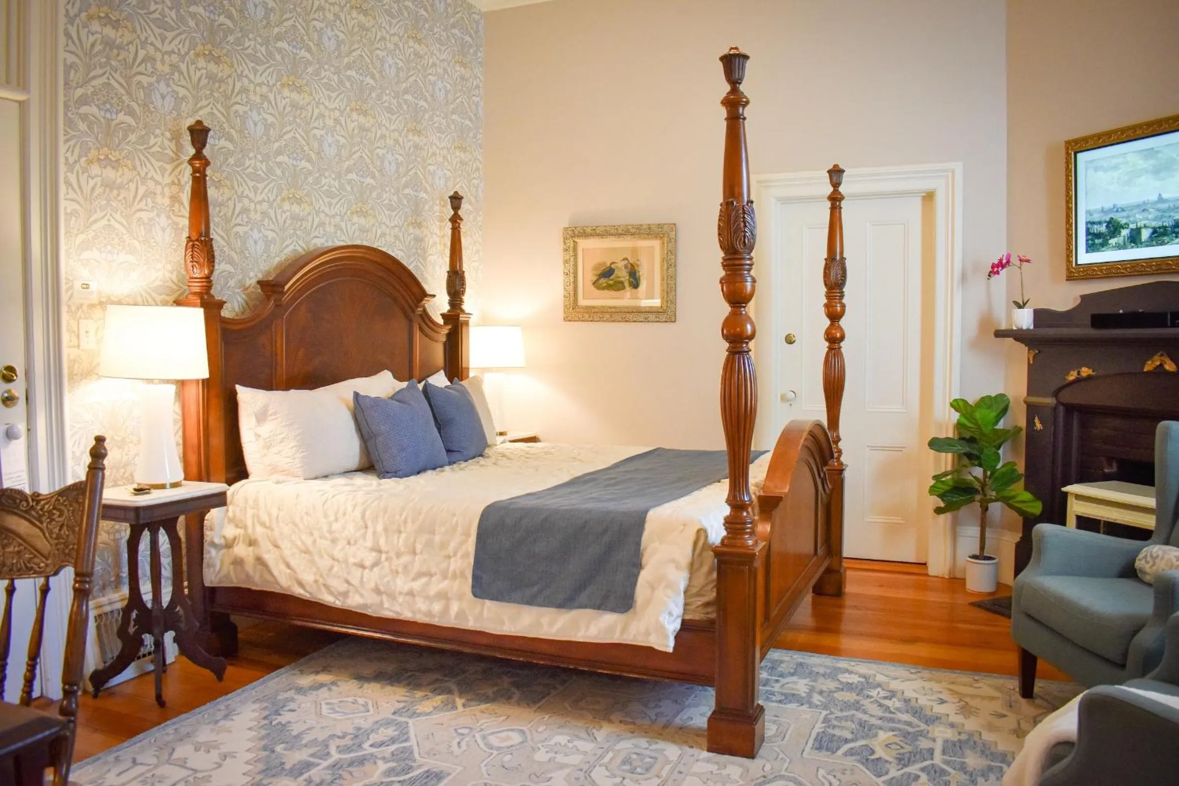 Bedroom, Bed in McCall House Boutique Hotel