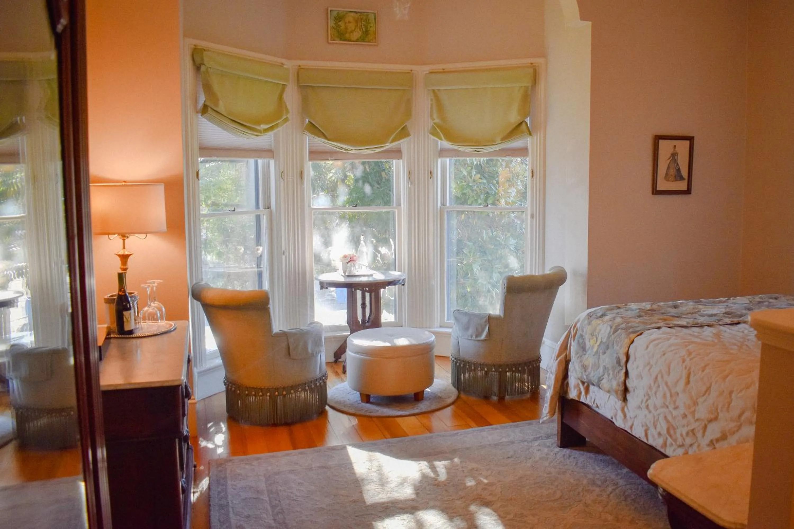 Photo of the whole room, Bed in McCall House Boutique Hotel