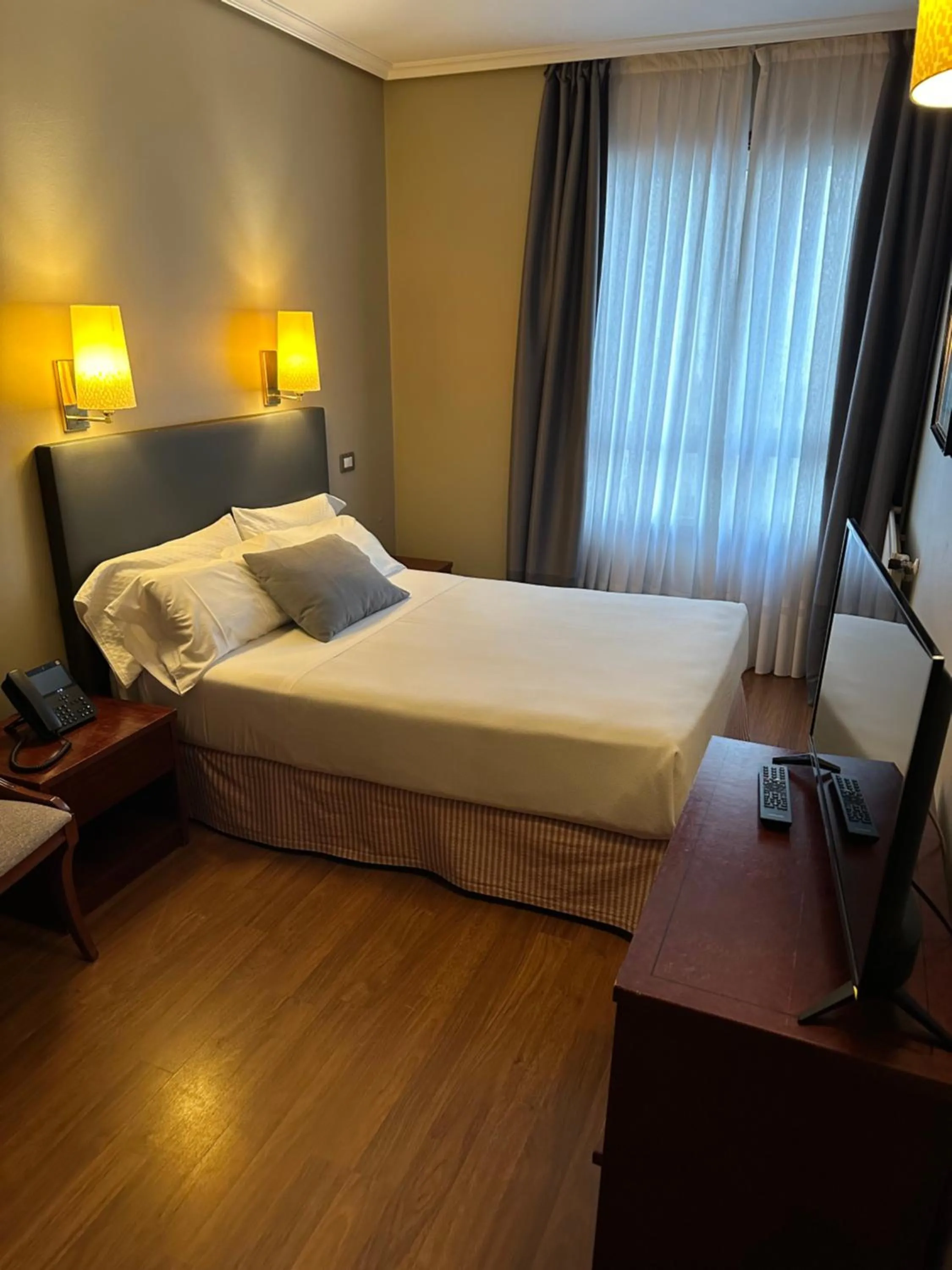 Bed in Hotel Compostela Vigo