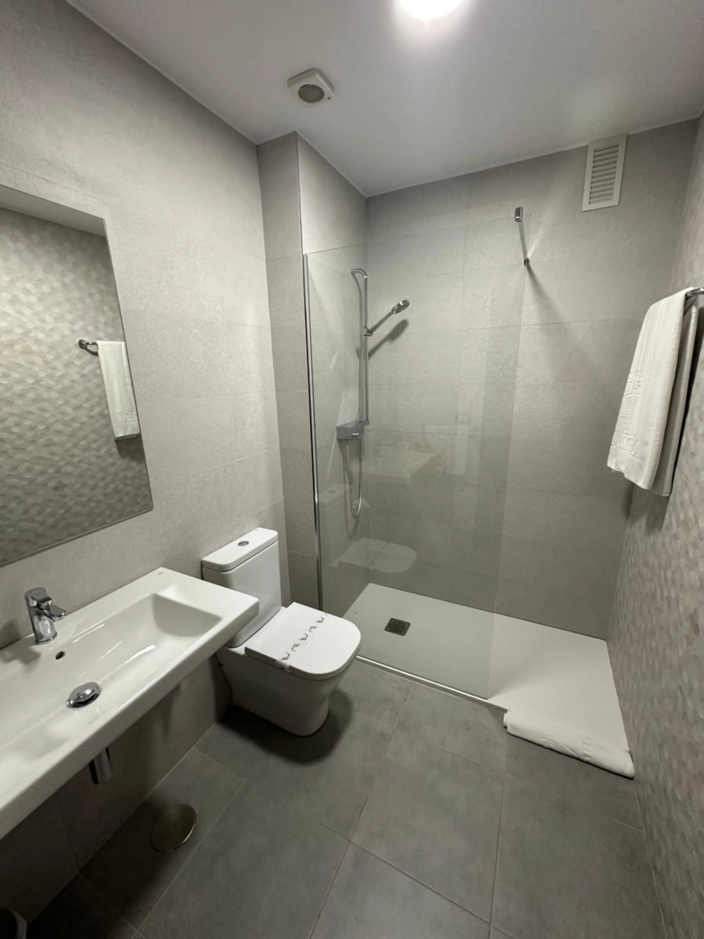 Shower in Hotel Compostela Vigo