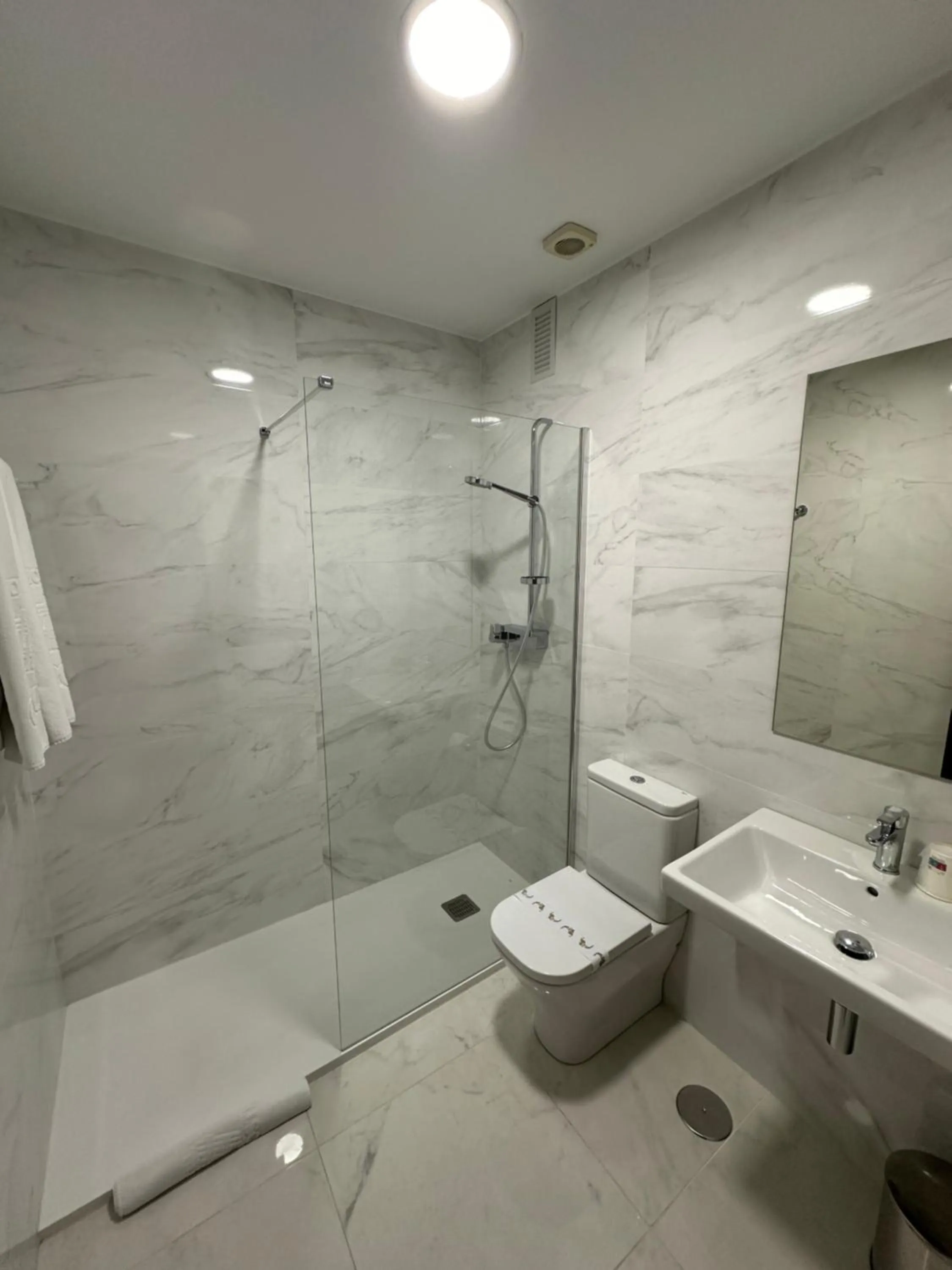 Shower in Hotel Compostela Vigo