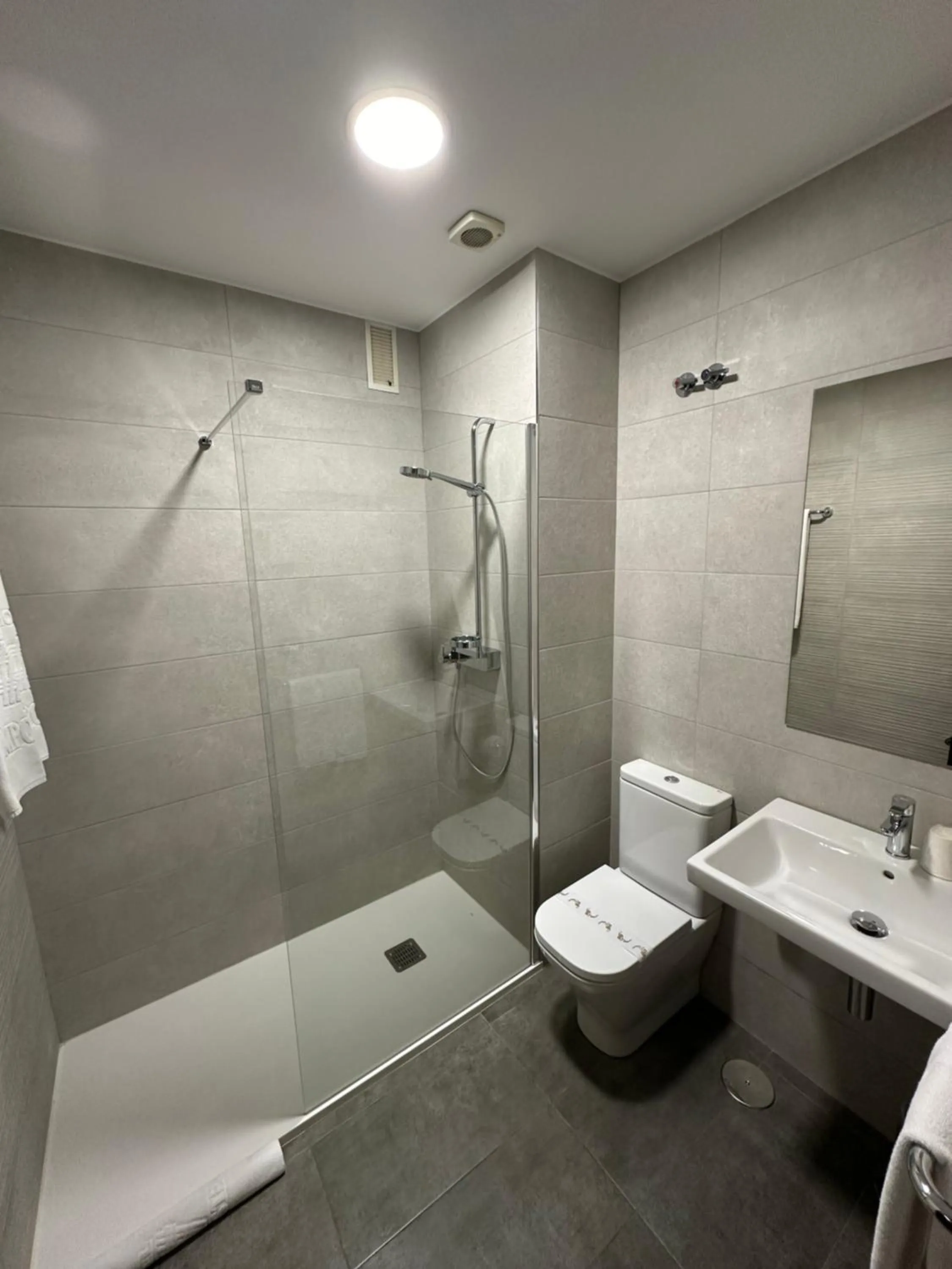 Shower in Hotel Compostela Vigo