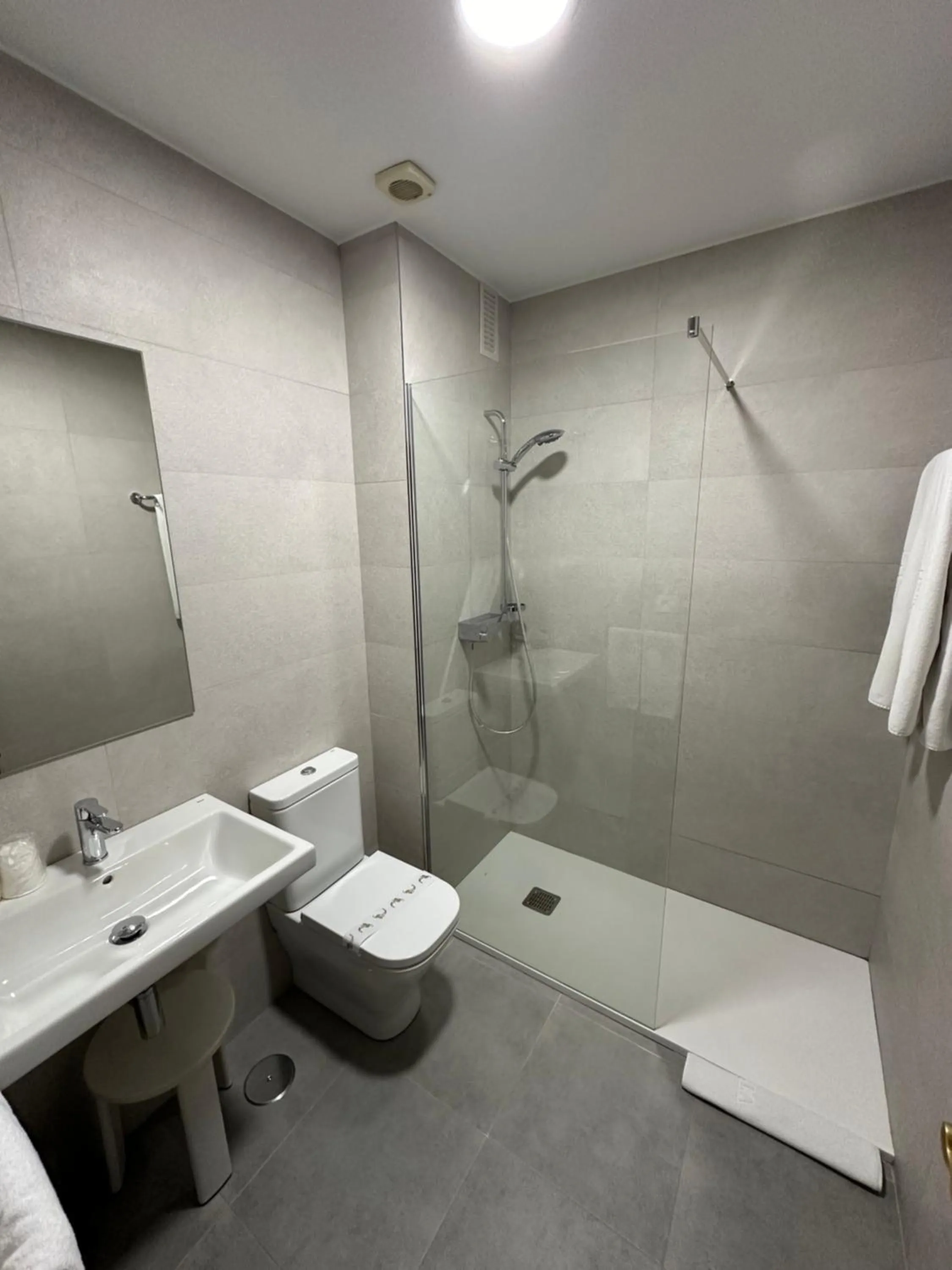 Shower in Hotel Compostela Vigo