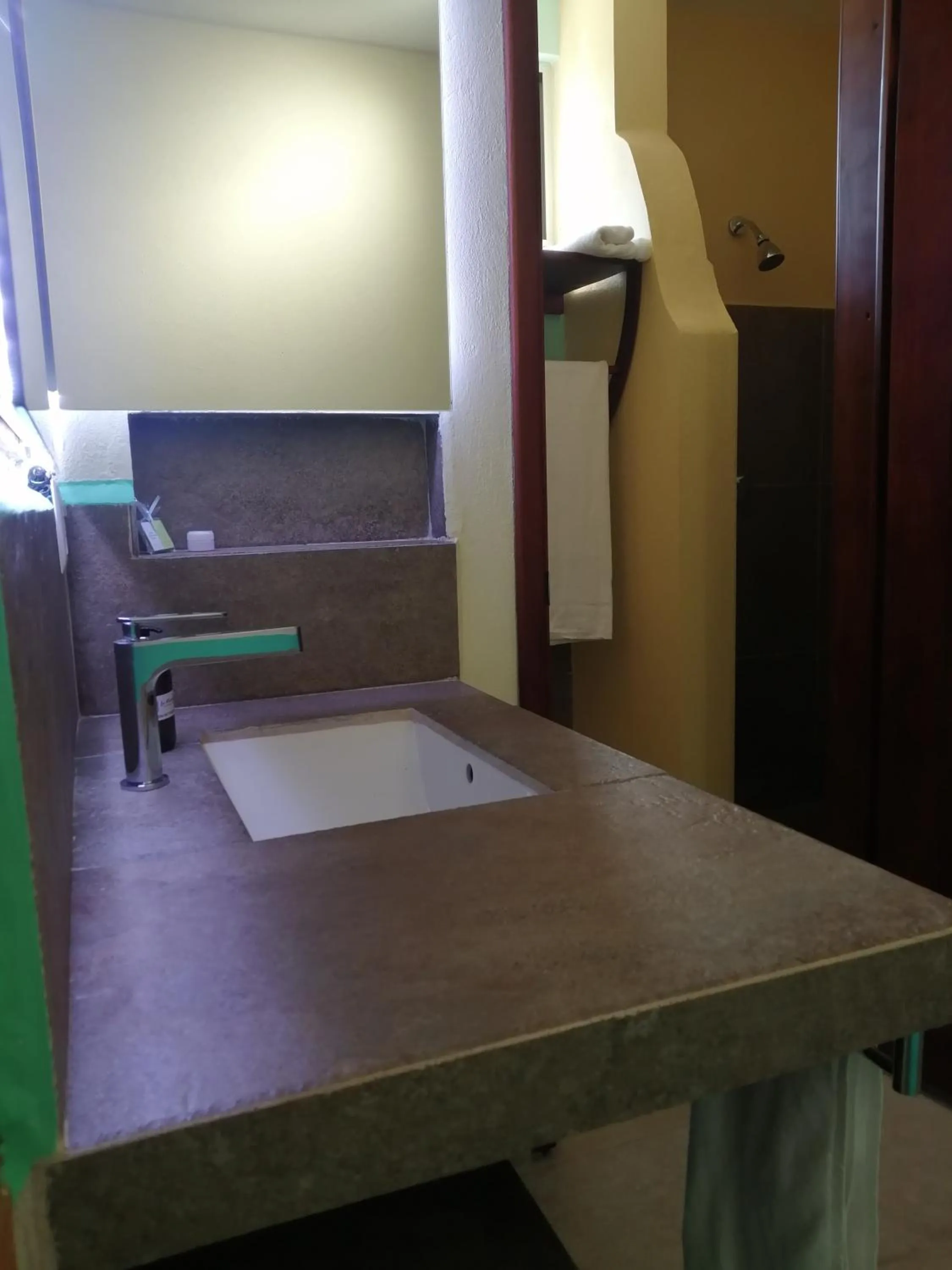 Shower in La Morada, una ventana al golfo - Hotel boutique