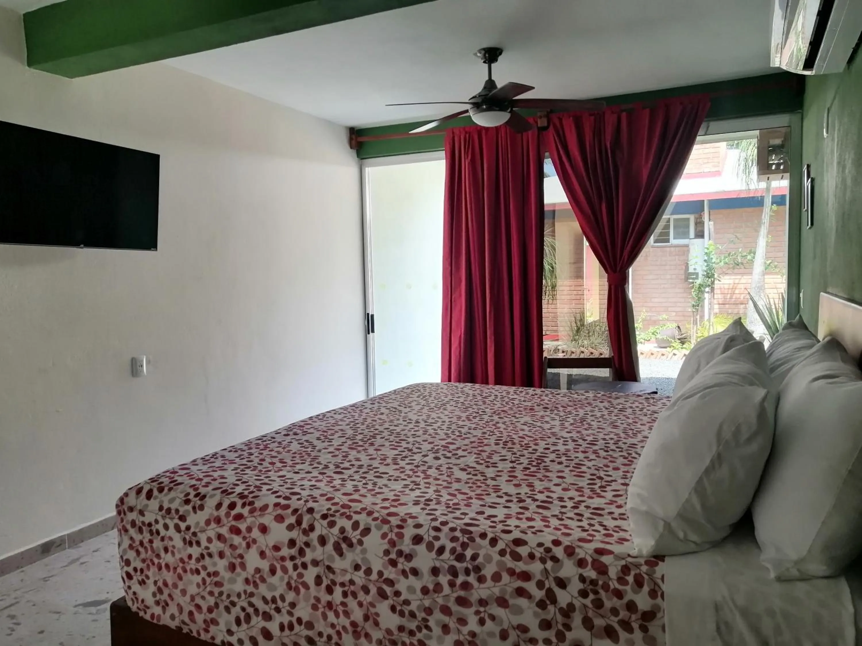 fireplace, Bed in La Morada, una ventana al golfo - Hotel boutique