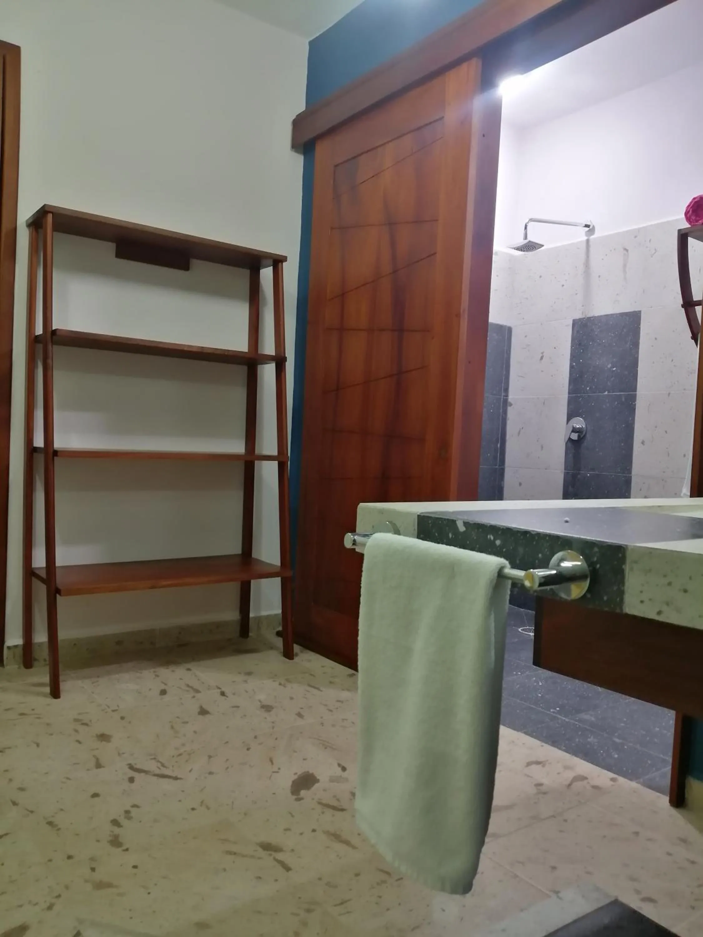 wardrobe in La Morada, una ventana al golfo - Hotel boutique