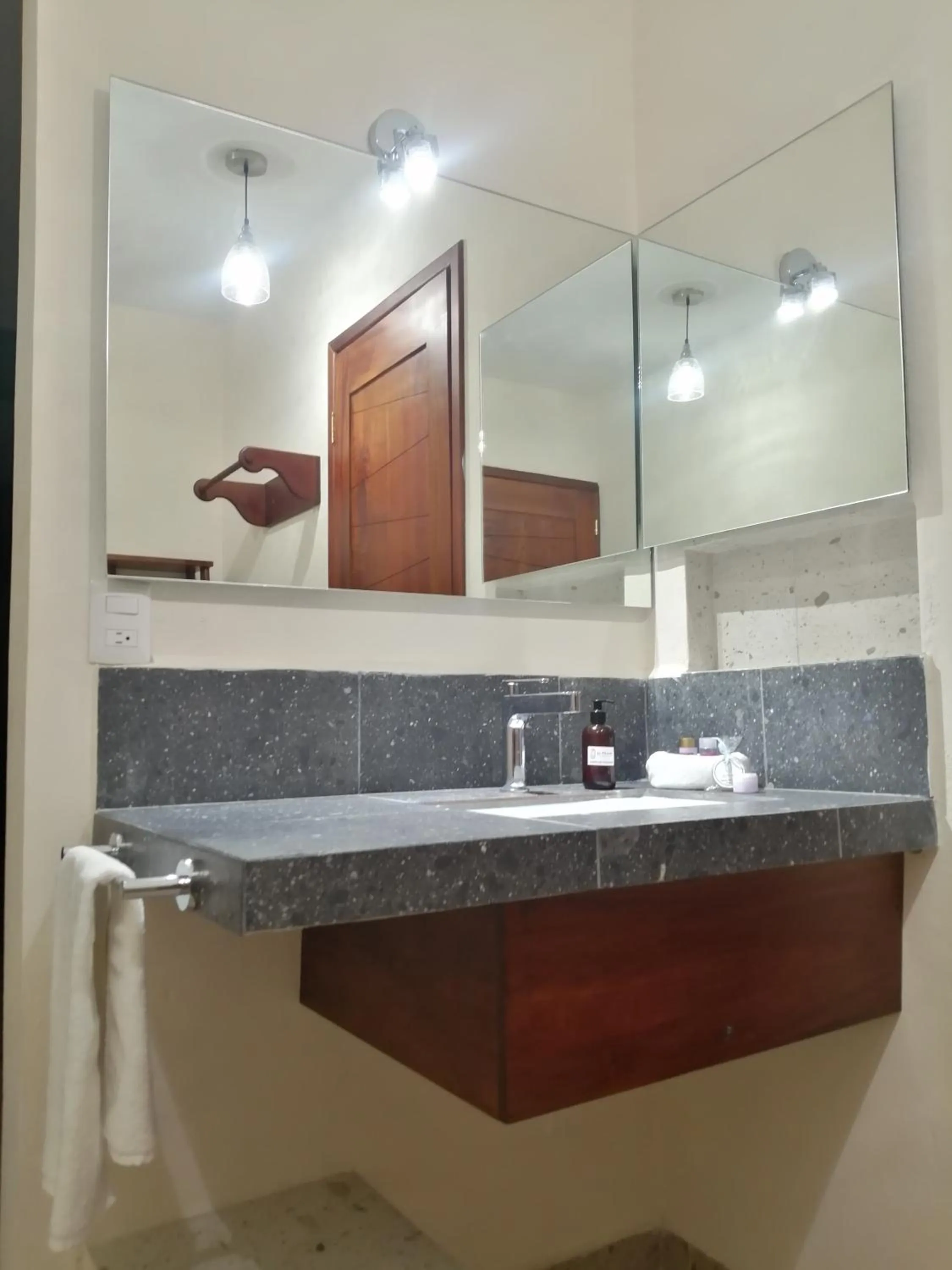 Bathroom in La Morada, una ventana al golfo - Hotel boutique