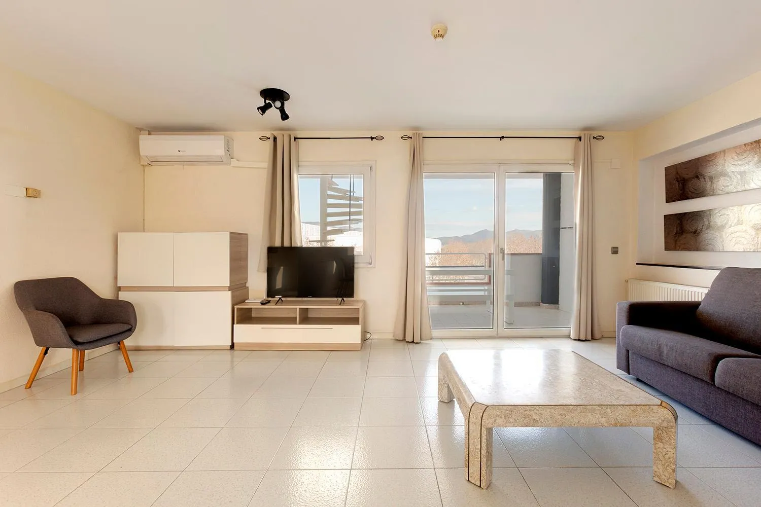 TV and multimedia in Apartamentos Empuriabrava Maurici Park