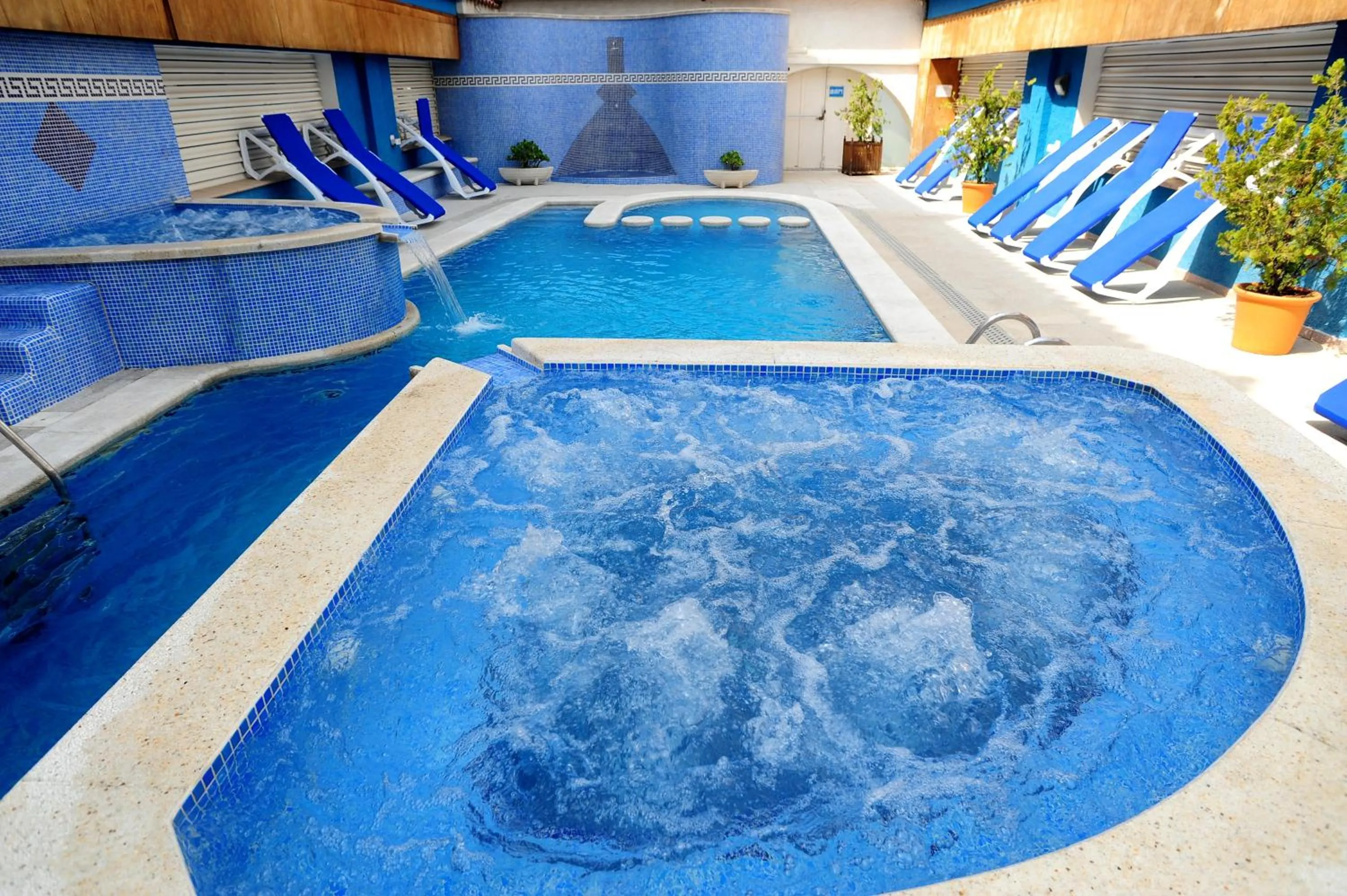 Swimming pool in Apartamentos Empuriabrava Maurici Park