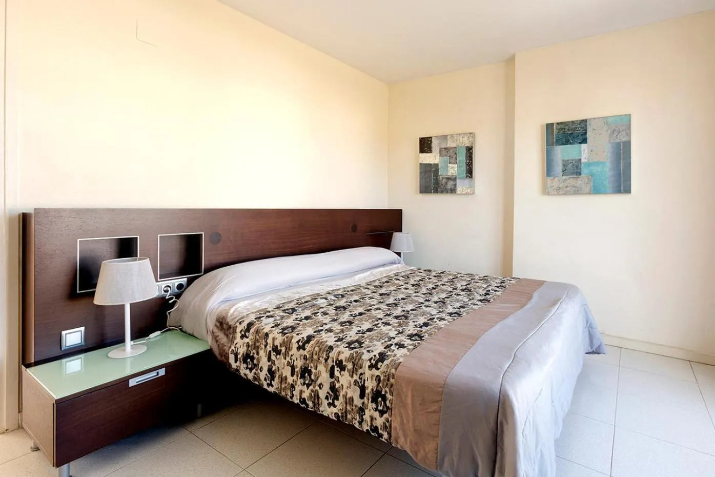 Bed in Apartamentos Empuriabrava Maurici Park