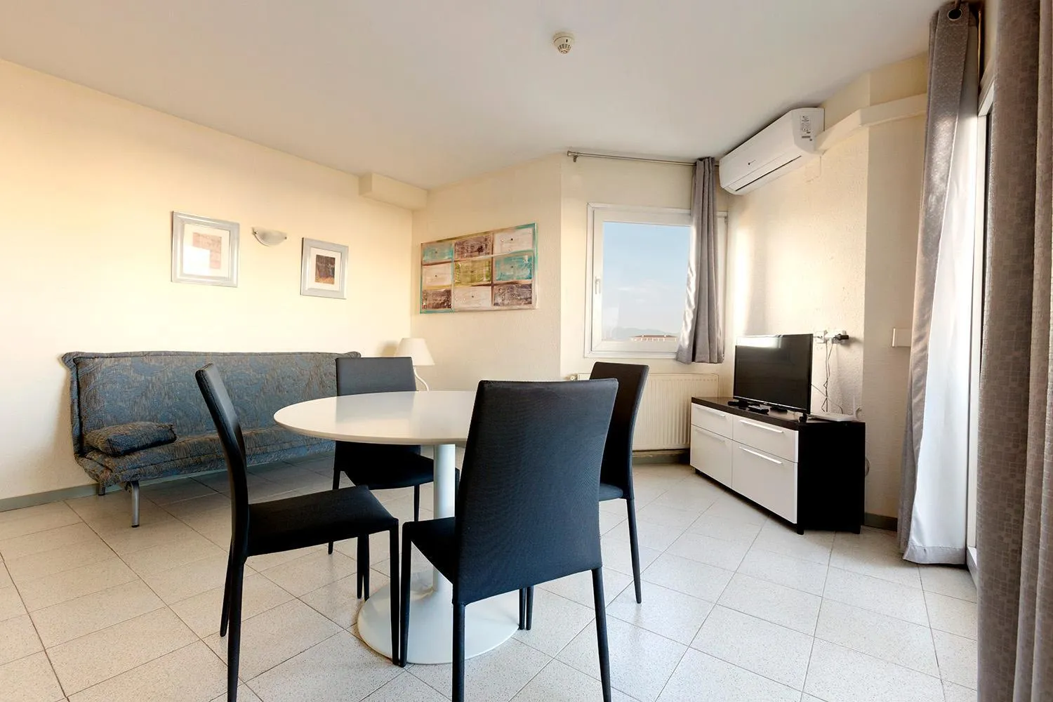 Dining area in Apartamentos Empuriabrava Maurici Park