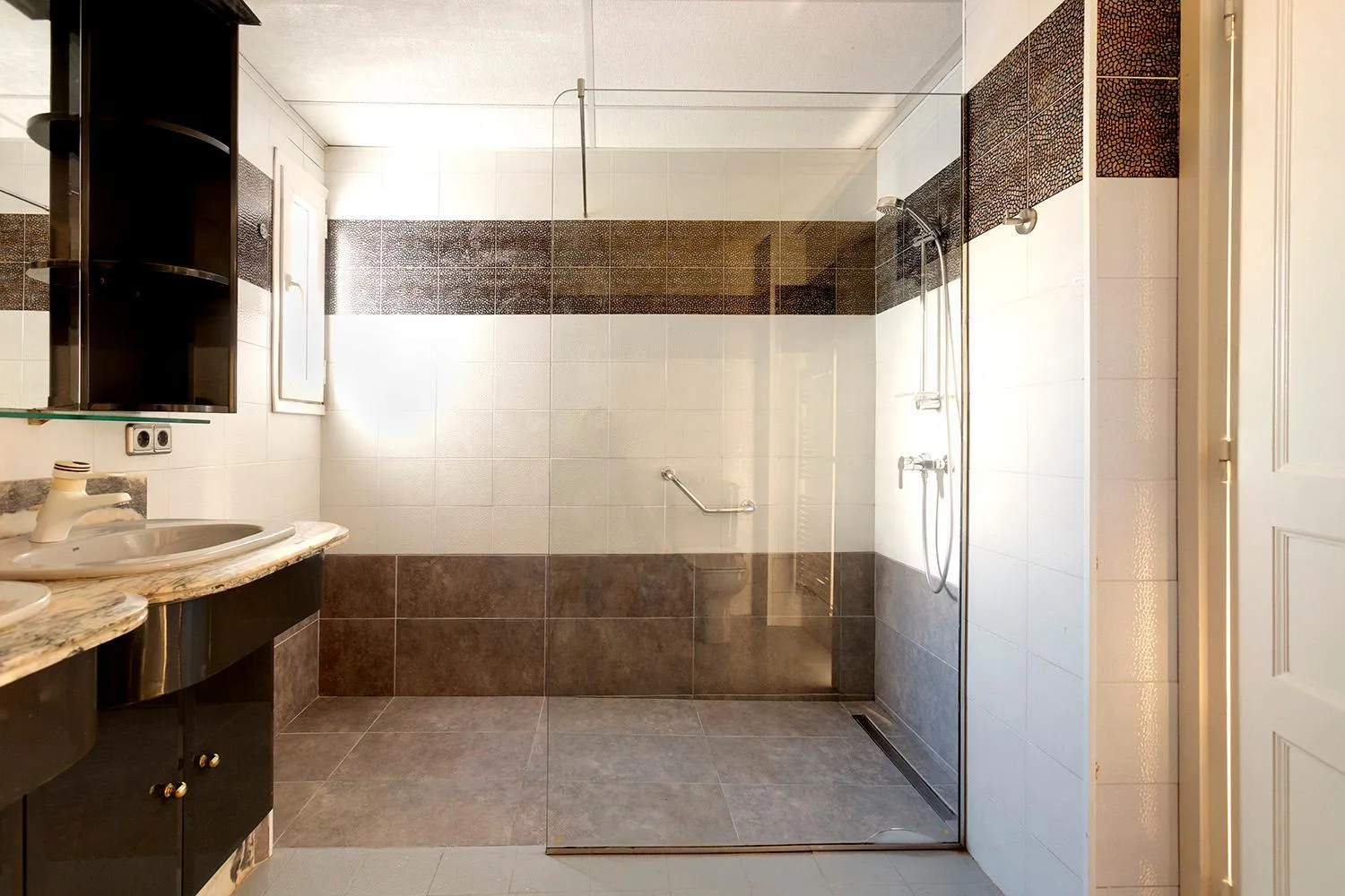 Shower in Apartamentos Empuriabrava Maurici Park