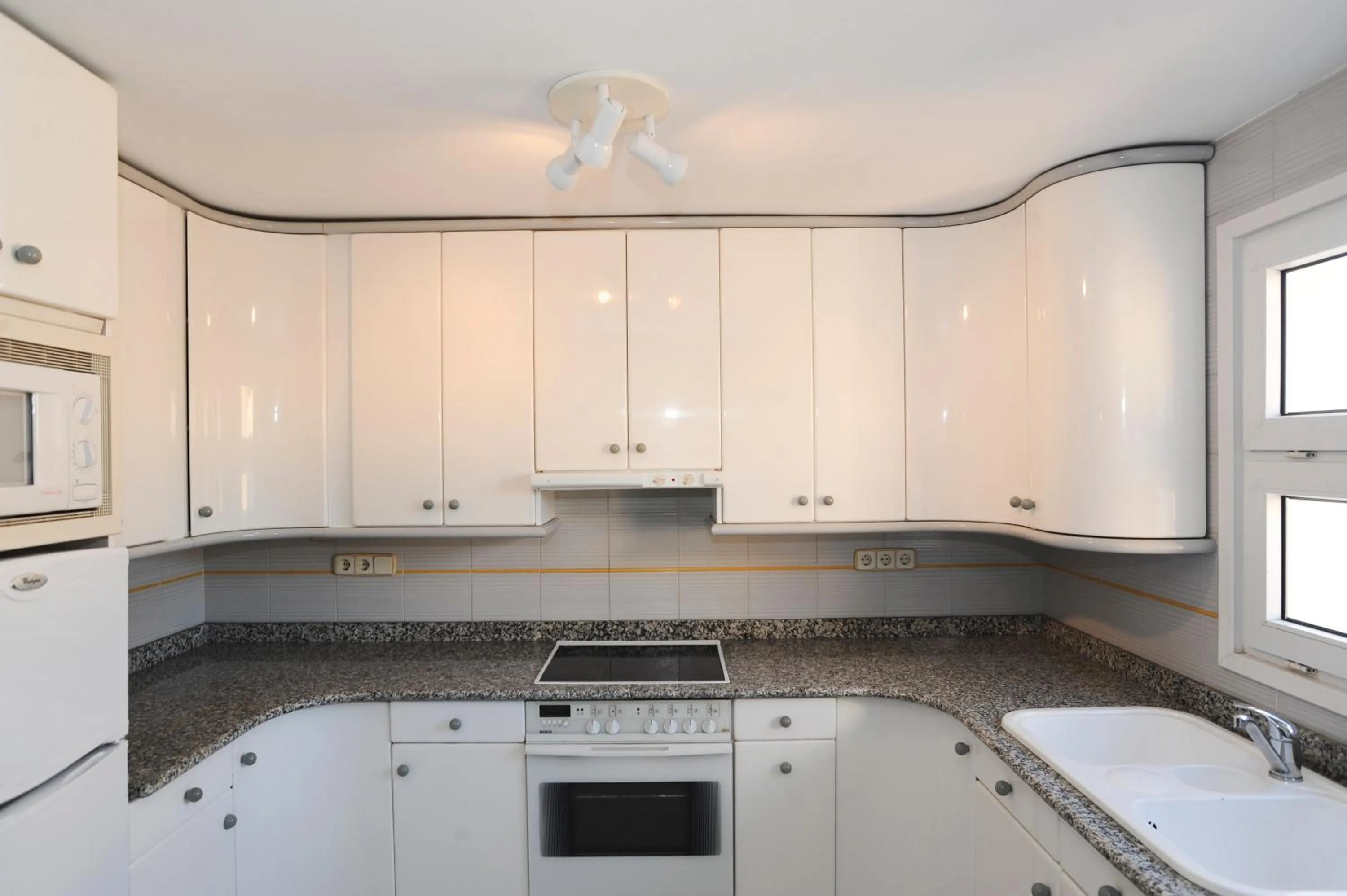 Kitchen or kitchenette in Apartamentos Empuriabrava Maurici Park