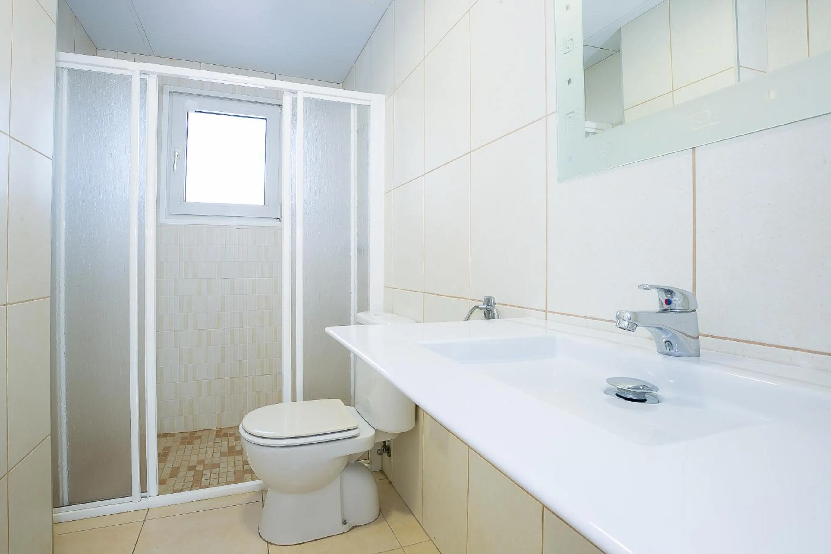 Bathroom in Apartamentos Empuriabrava Maurici Park