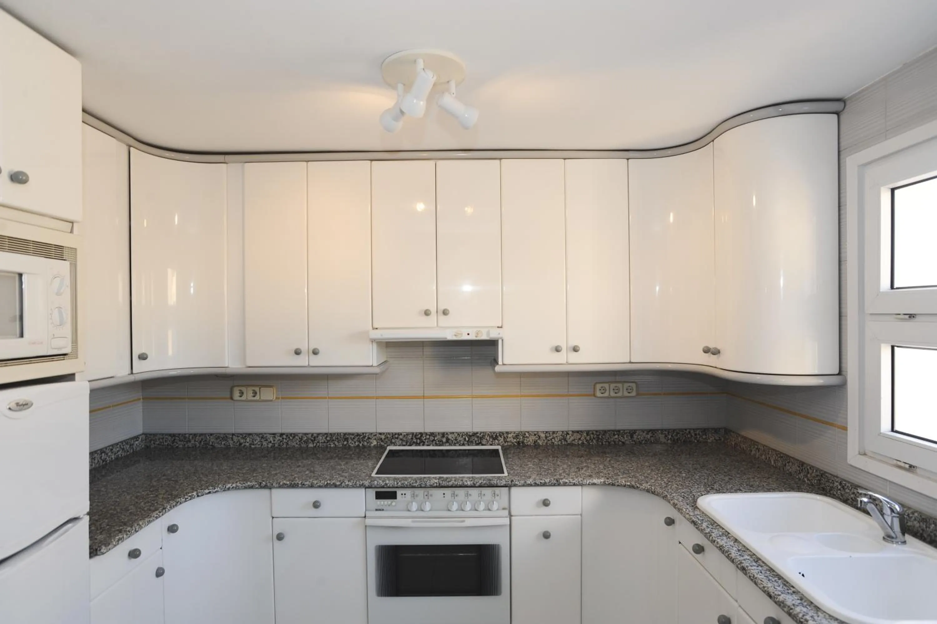 Kitchen or kitchenette in Apartamentos Empuriabrava Maurici Park