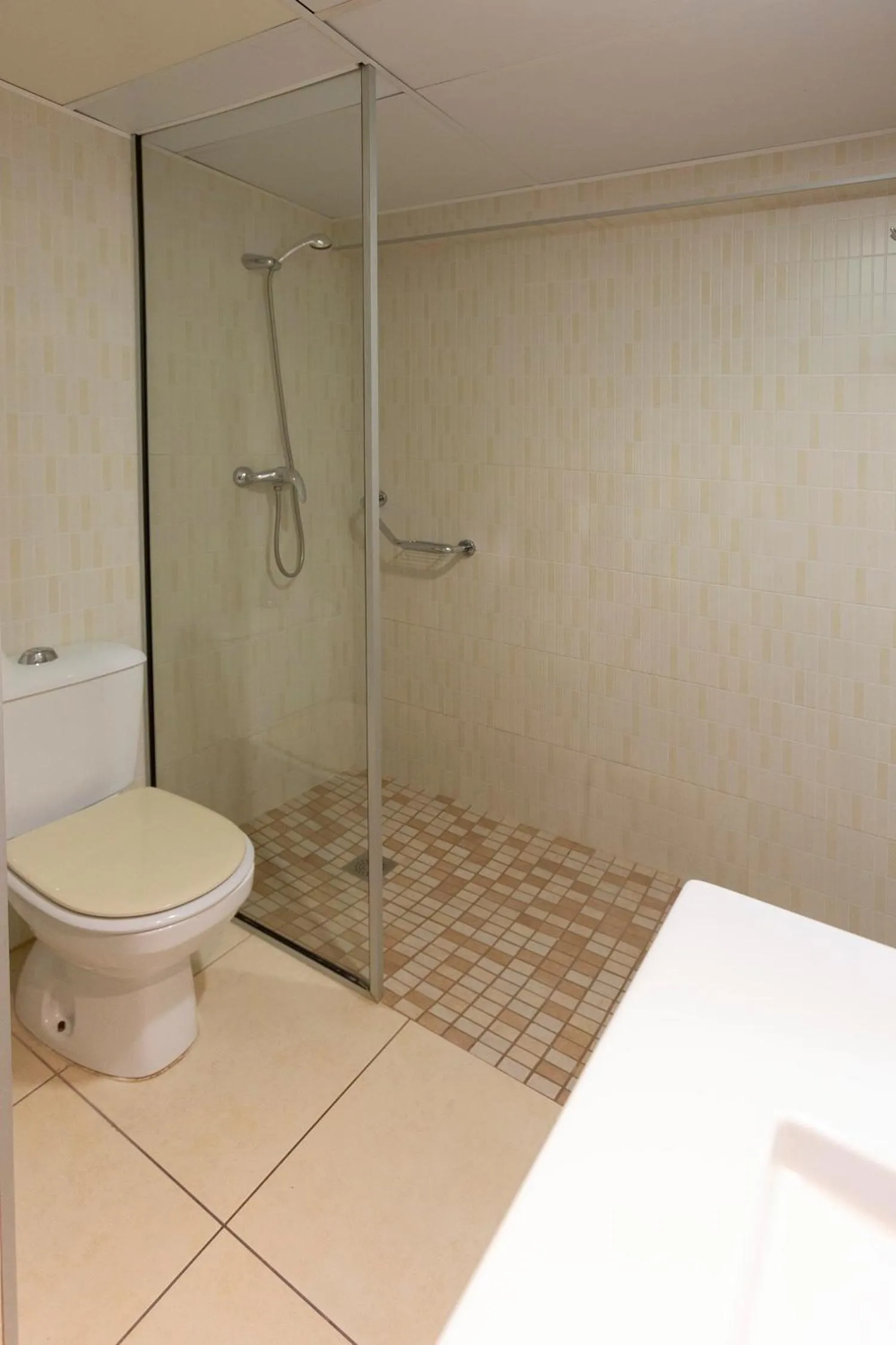 Shower in Apartamentos Empuriabrava Maurici Park