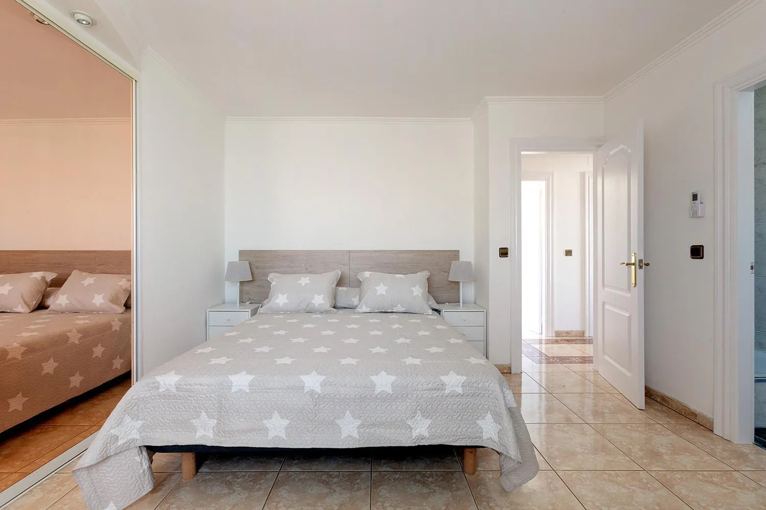 Bedroom, Bed in Apartamentos Empuriabrava Maurici Park