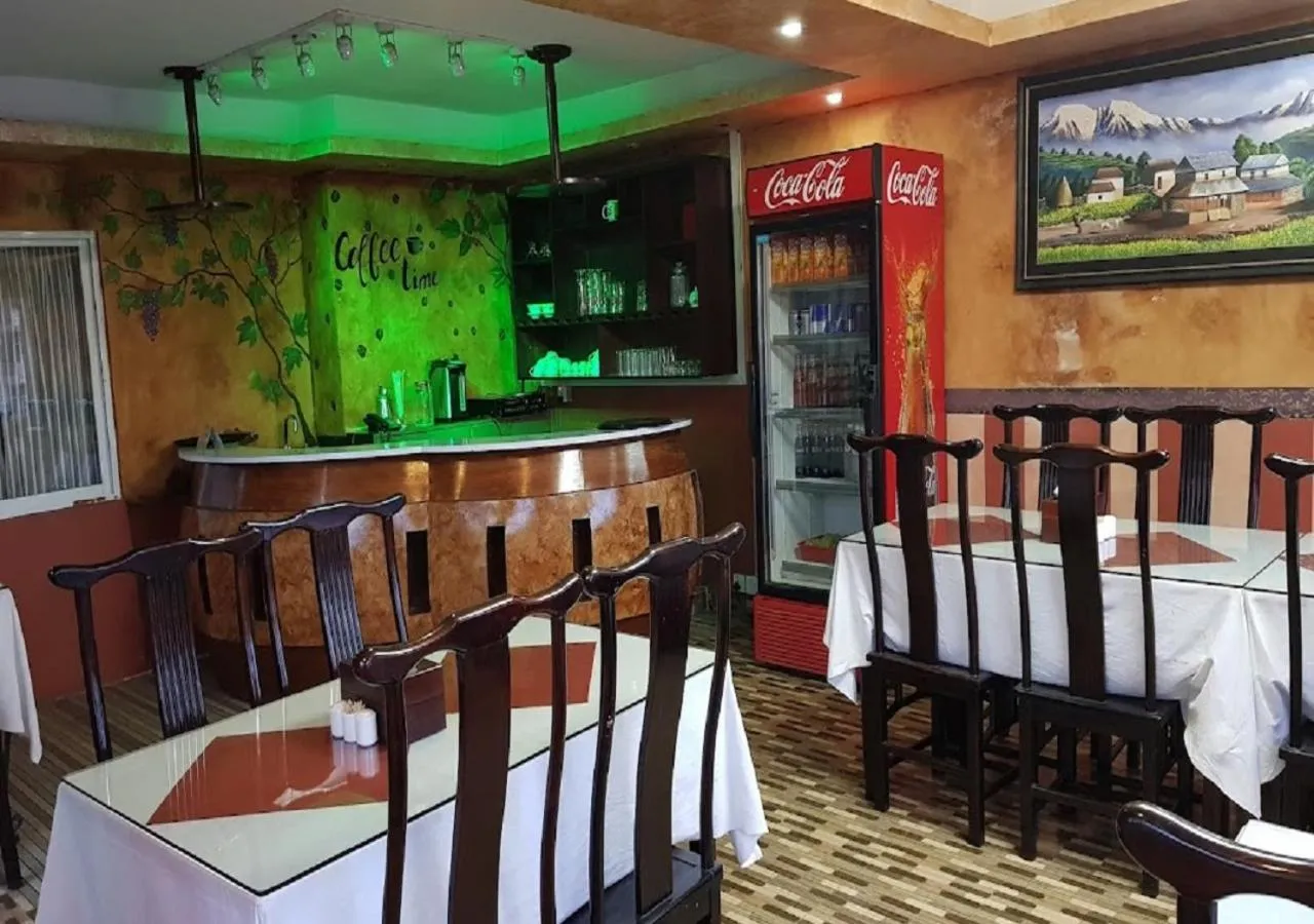 Restaurant/places to eat in Hotel Nepal Inn Sauraha