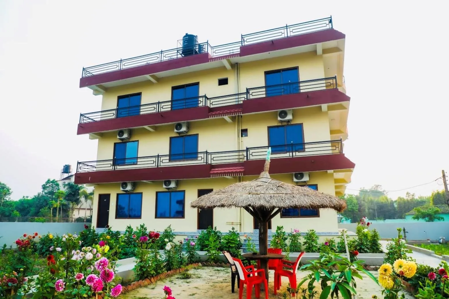 Property building in Hotel Nepal Inn Sauraha