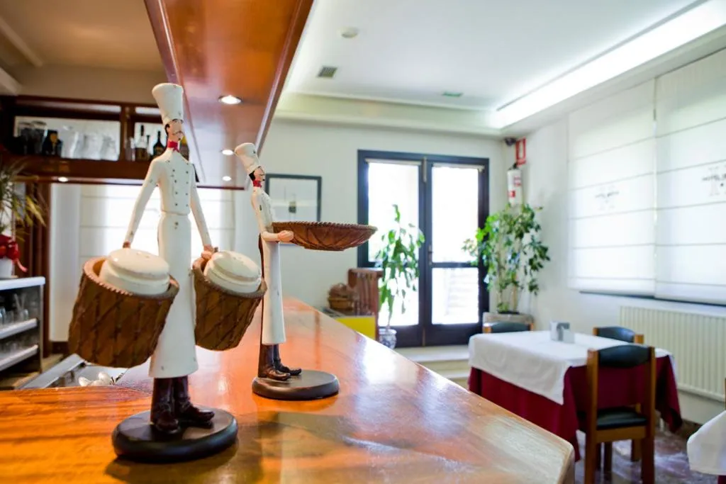 Restaurant/places to eat in Hotel Ibiltze