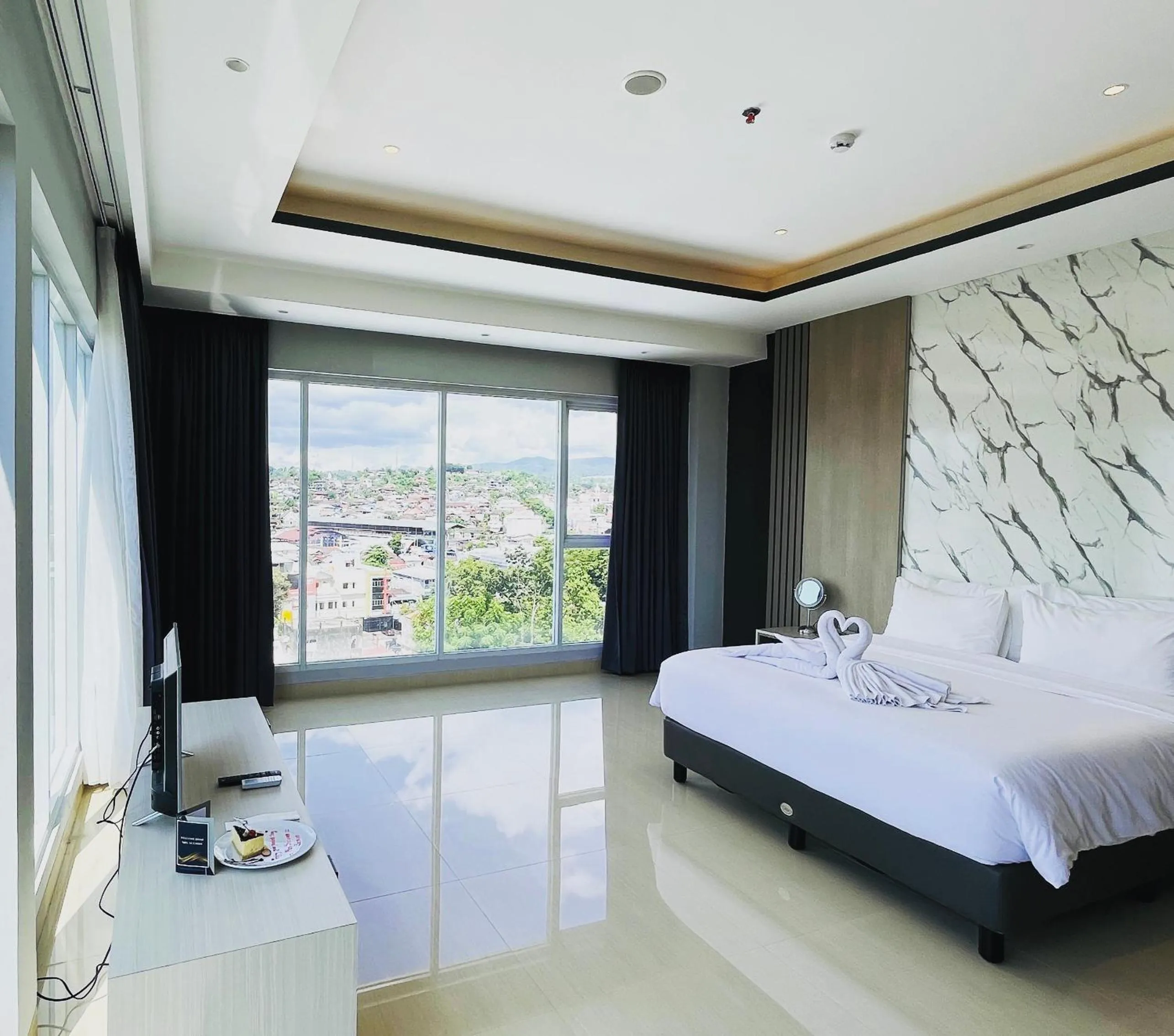 Bedroom, Bed in Rogers Hotel Manado