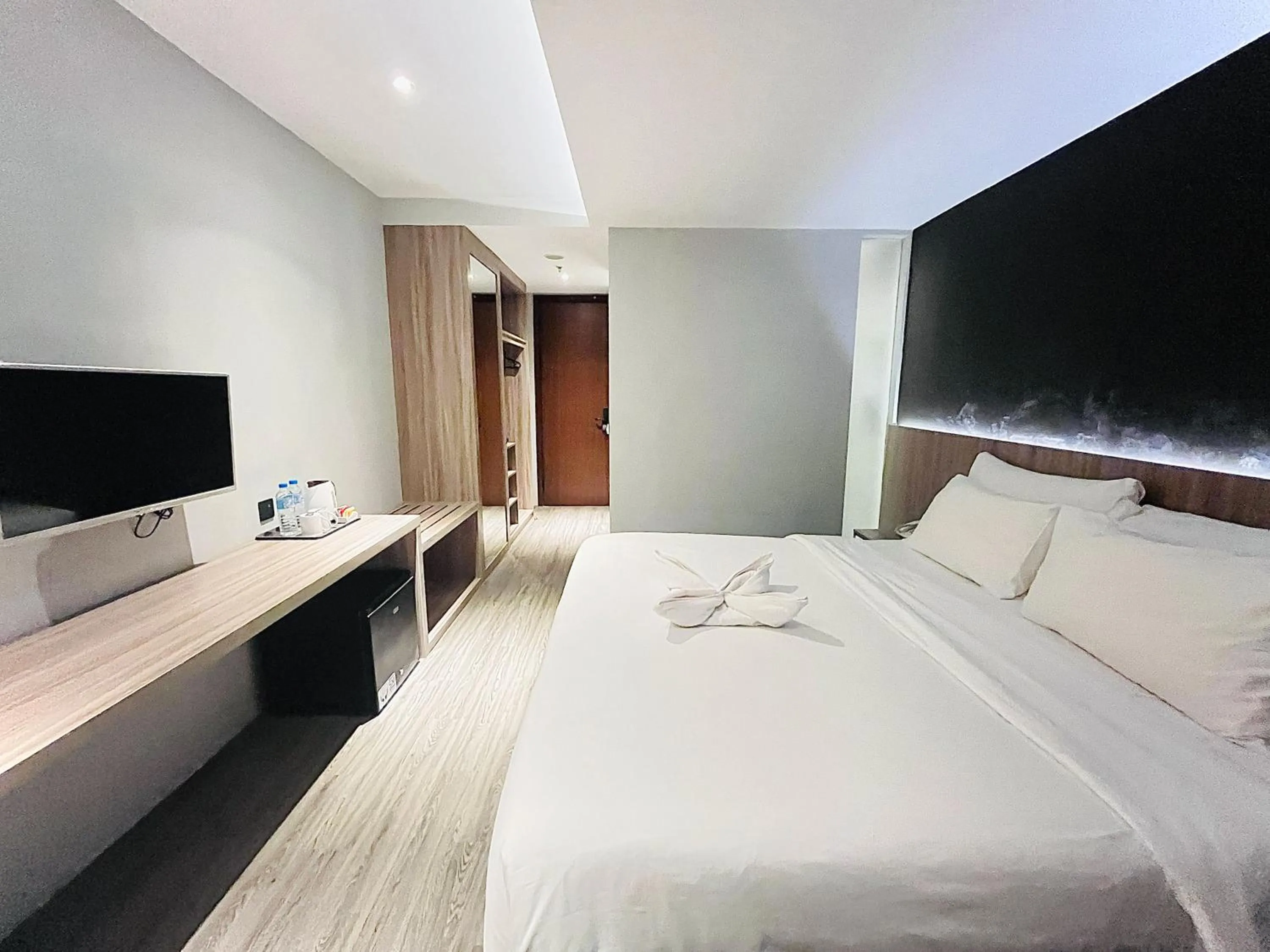 Bedroom, Bed in Rogers Hotel Manado