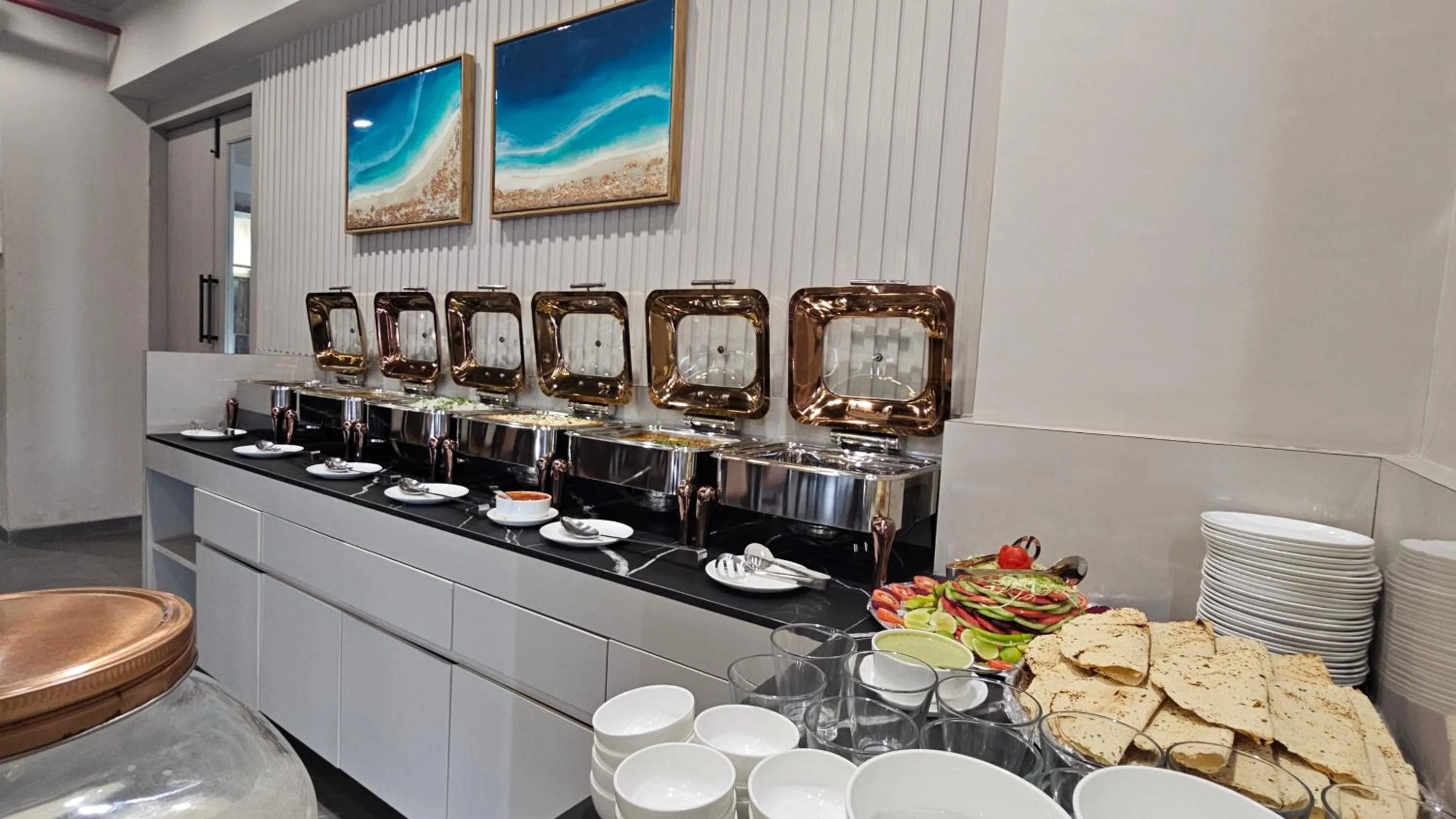 Restaurant/places to eat in Apricot Motera