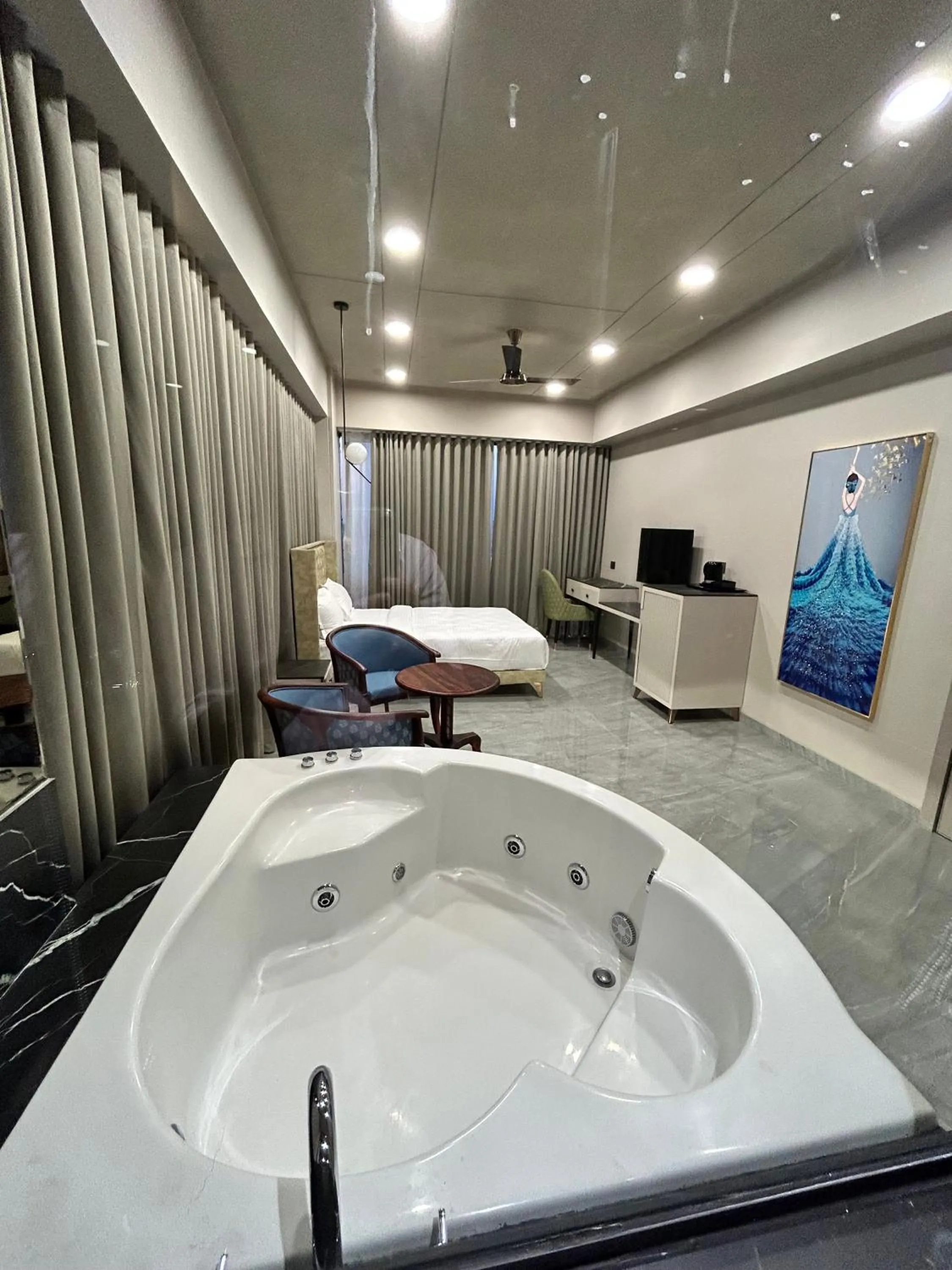 Bath in Apricot Motera