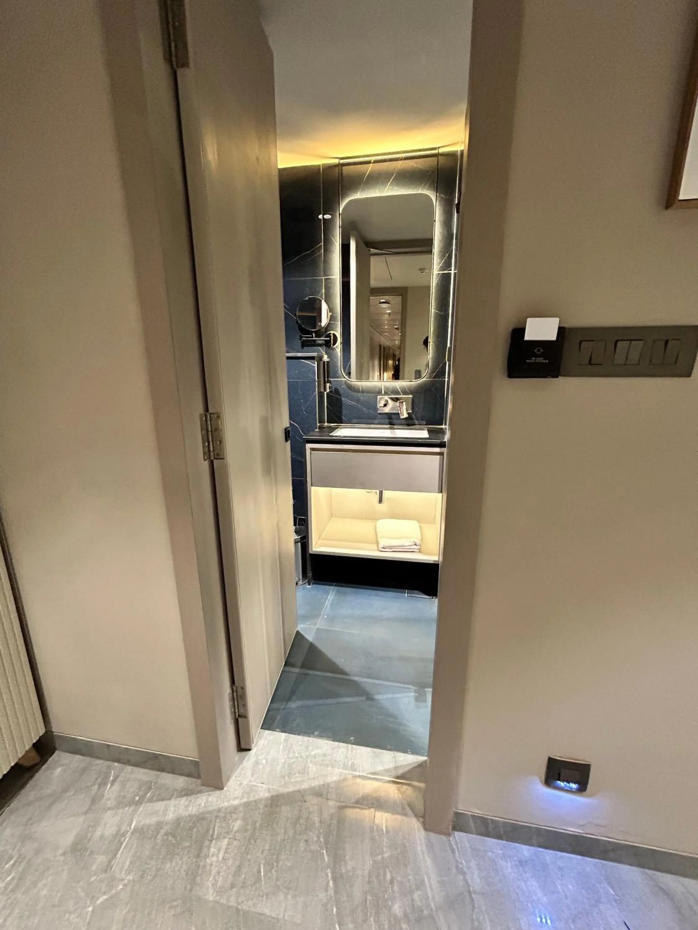 Bathroom in Apricot Motera