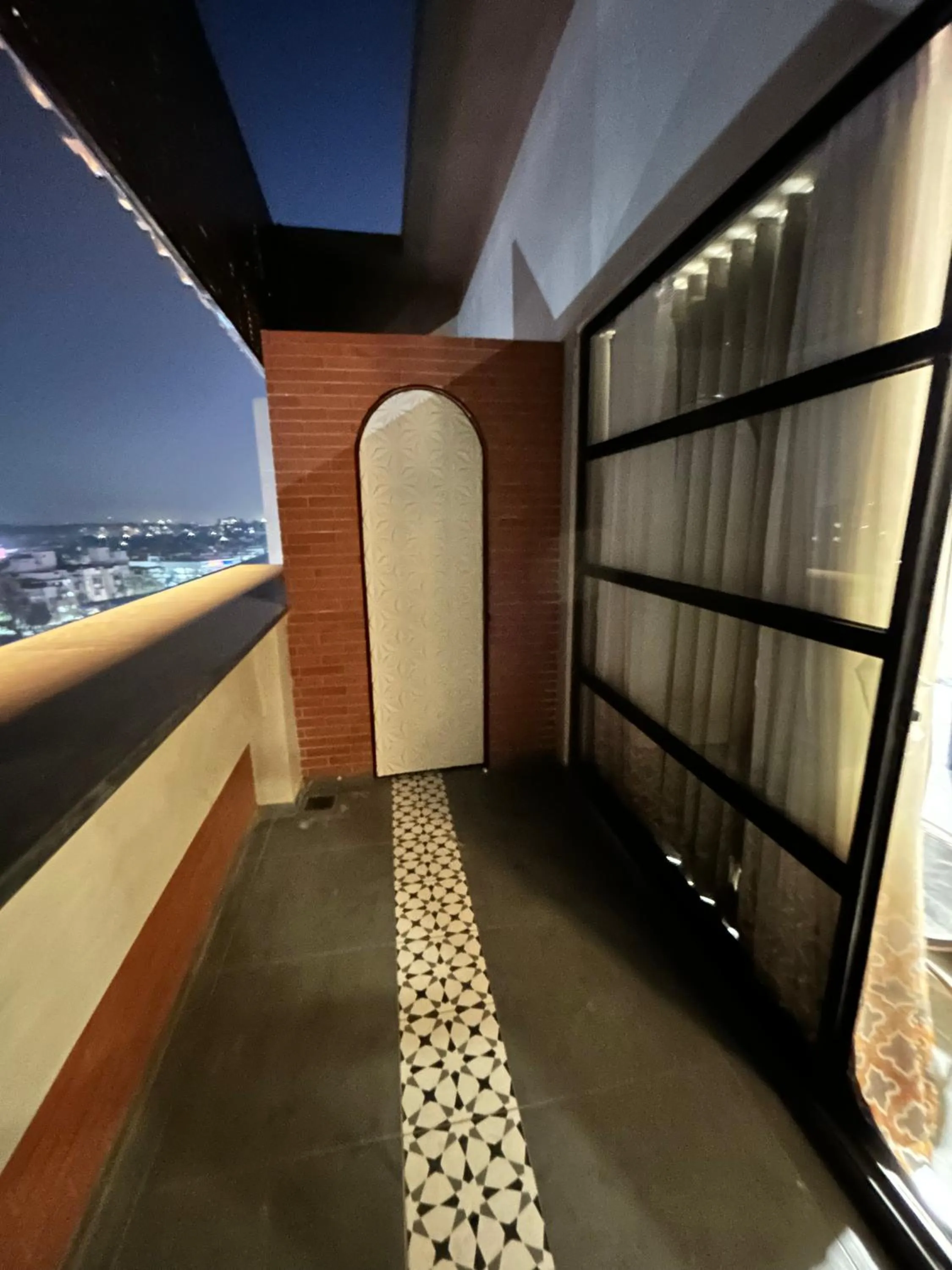 Balcony/Terrace in Apricot Motera