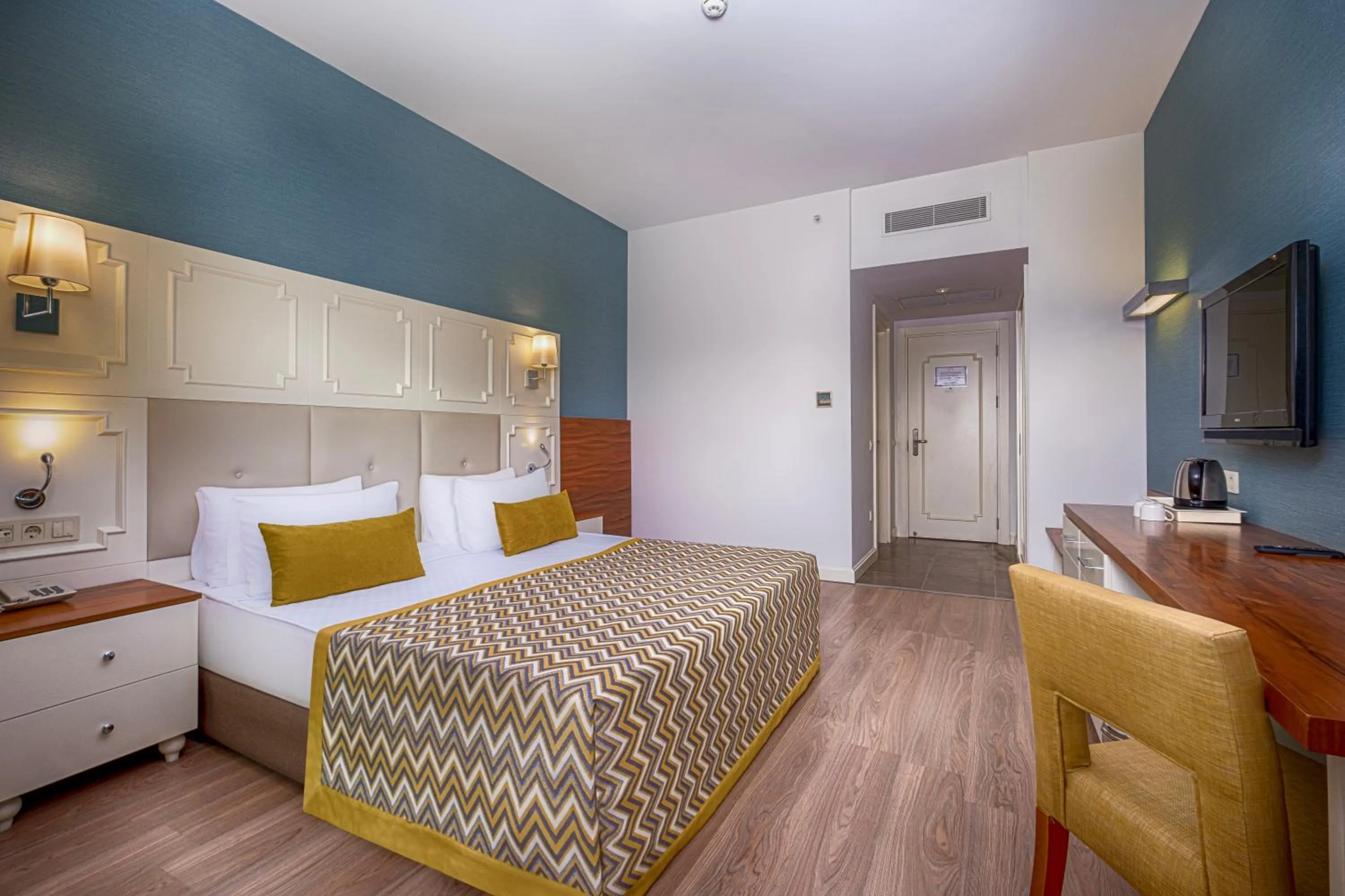 Bed in WELL PALACE SIDE