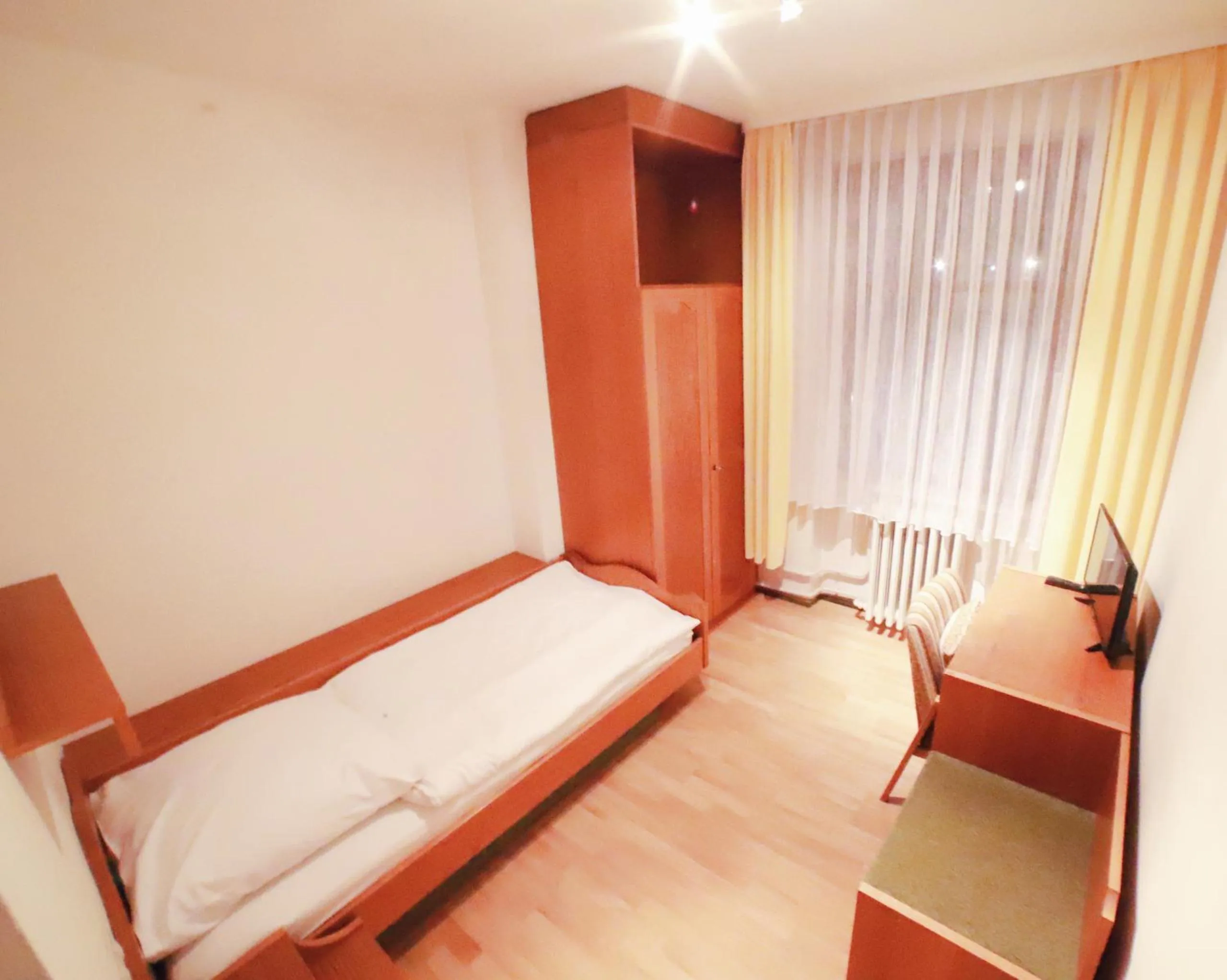 Photo of the whole room, Bed in Gasthaus zur Krone