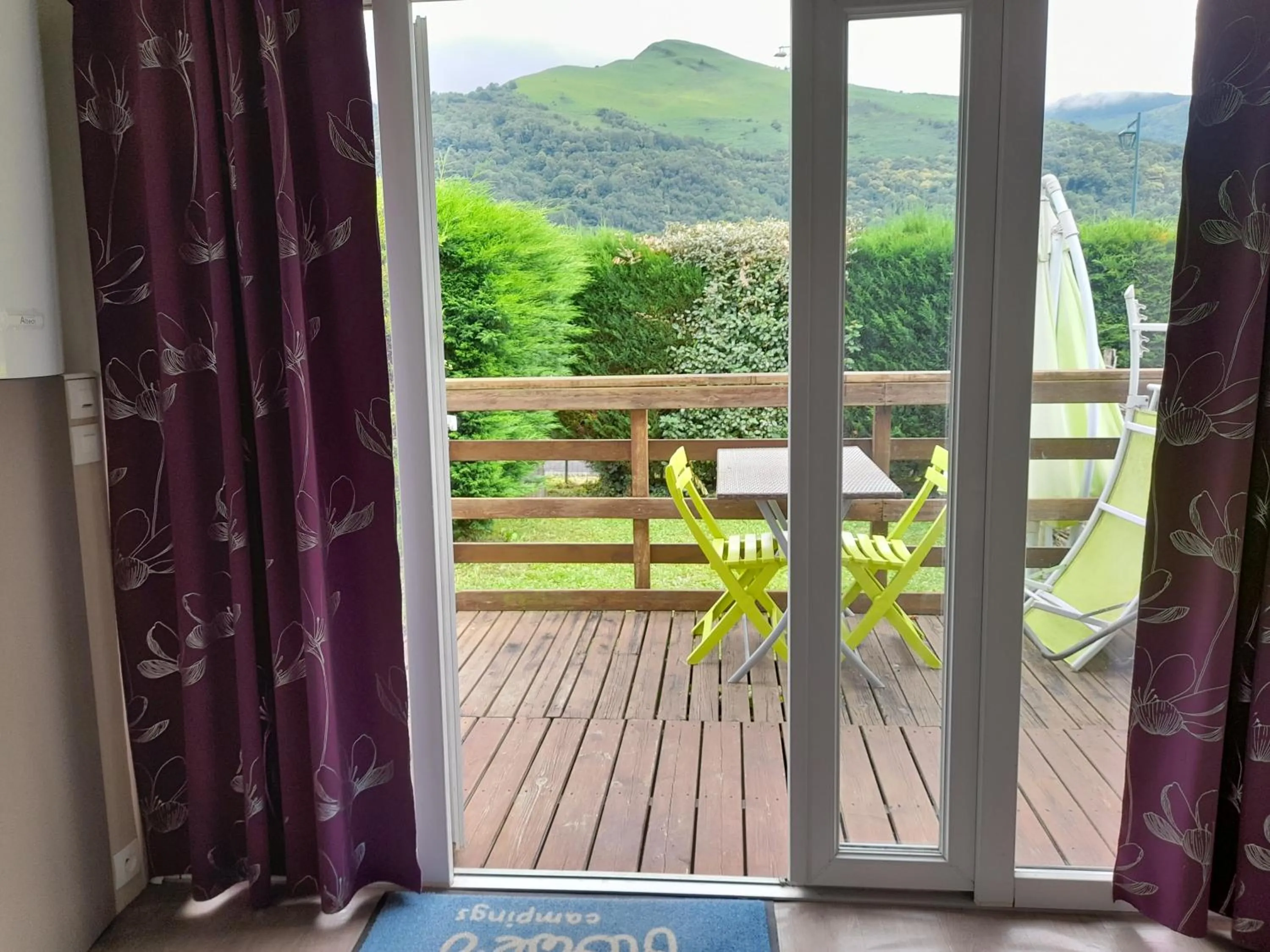 Balcony/Terrace in Camping écovillage Soleil du Pibeste