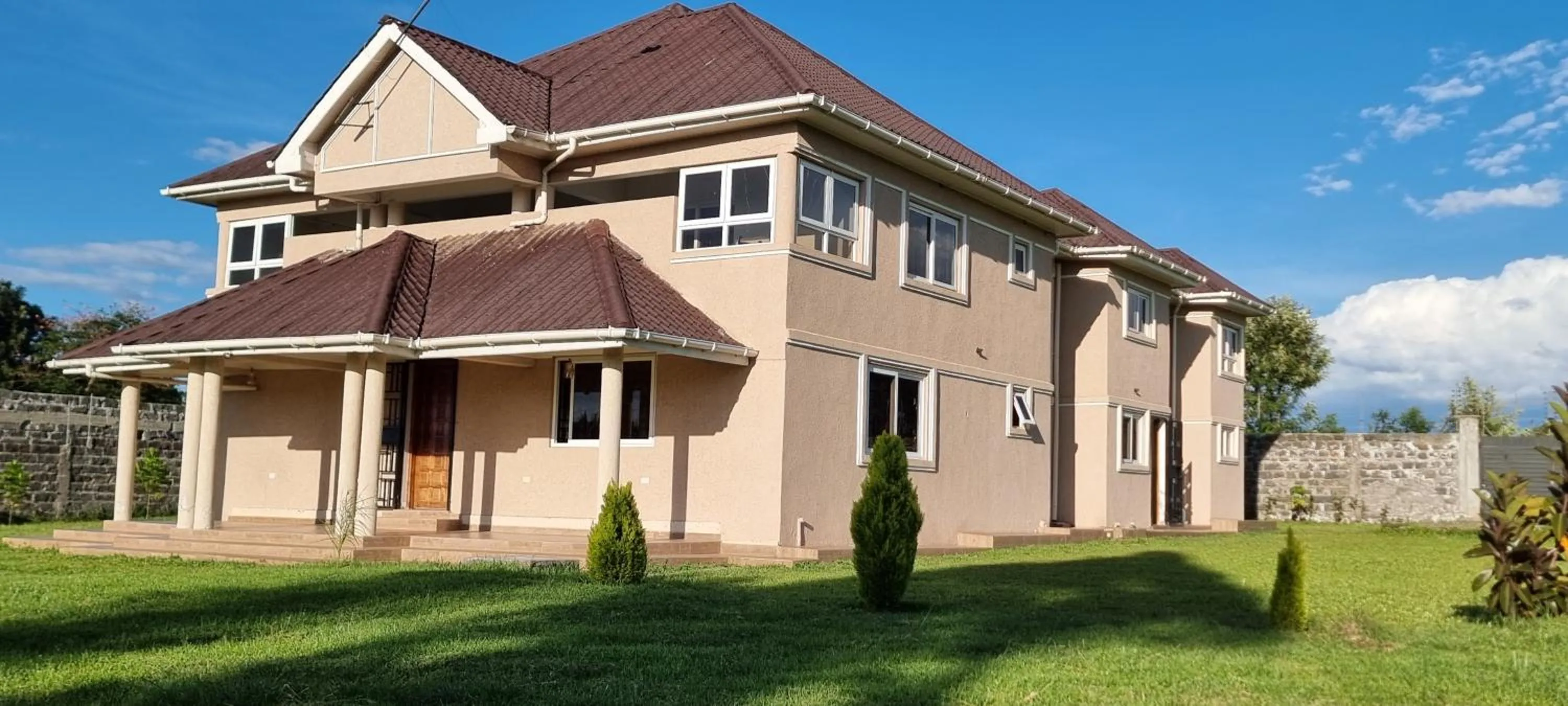 Property building in Casa Nadreya Home