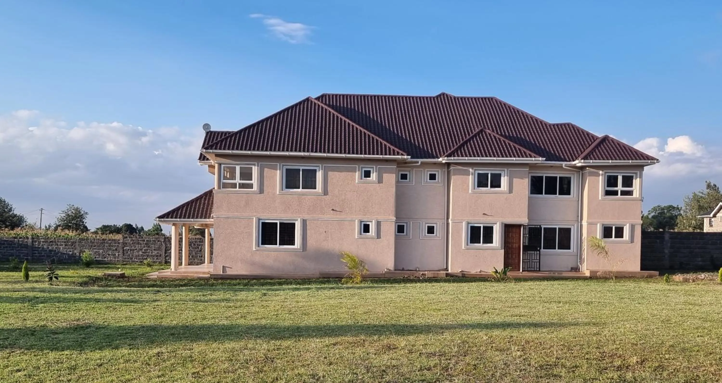 Property building in Casa Nadreya Home