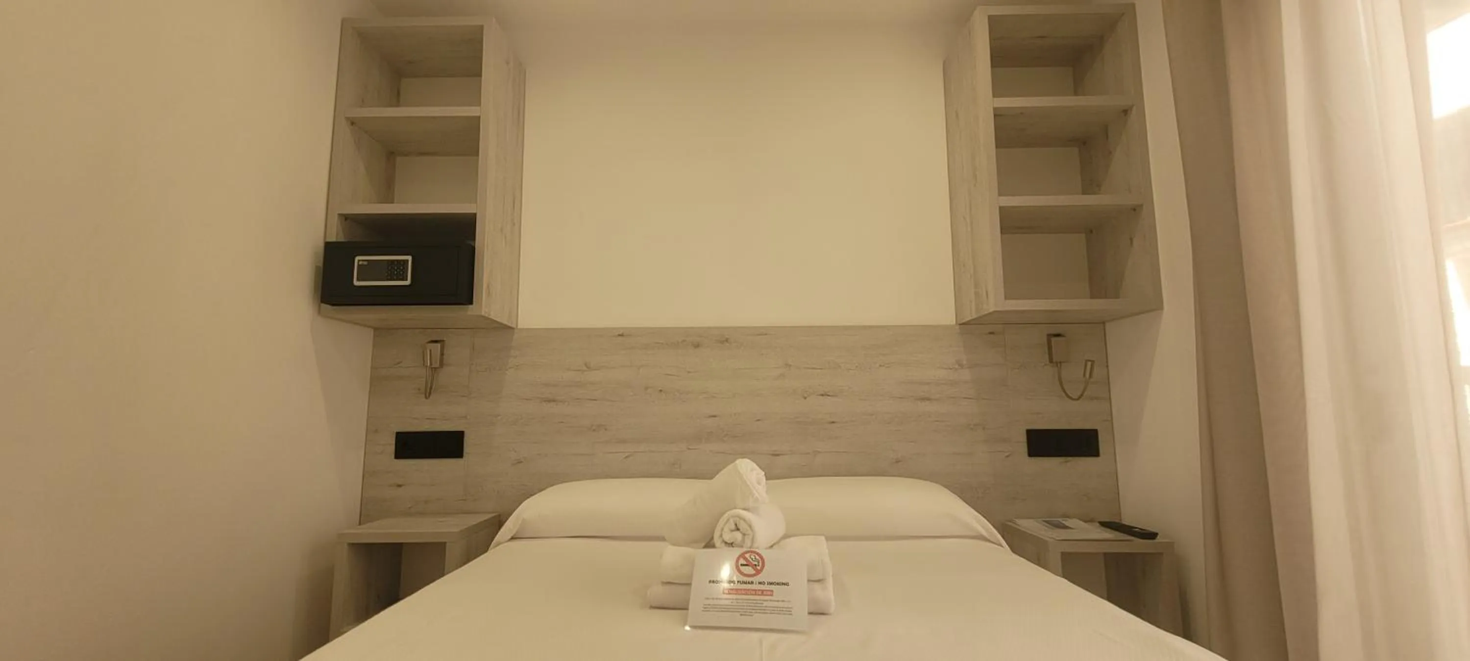 Bedroom, Bed in Hotel Costa Brava