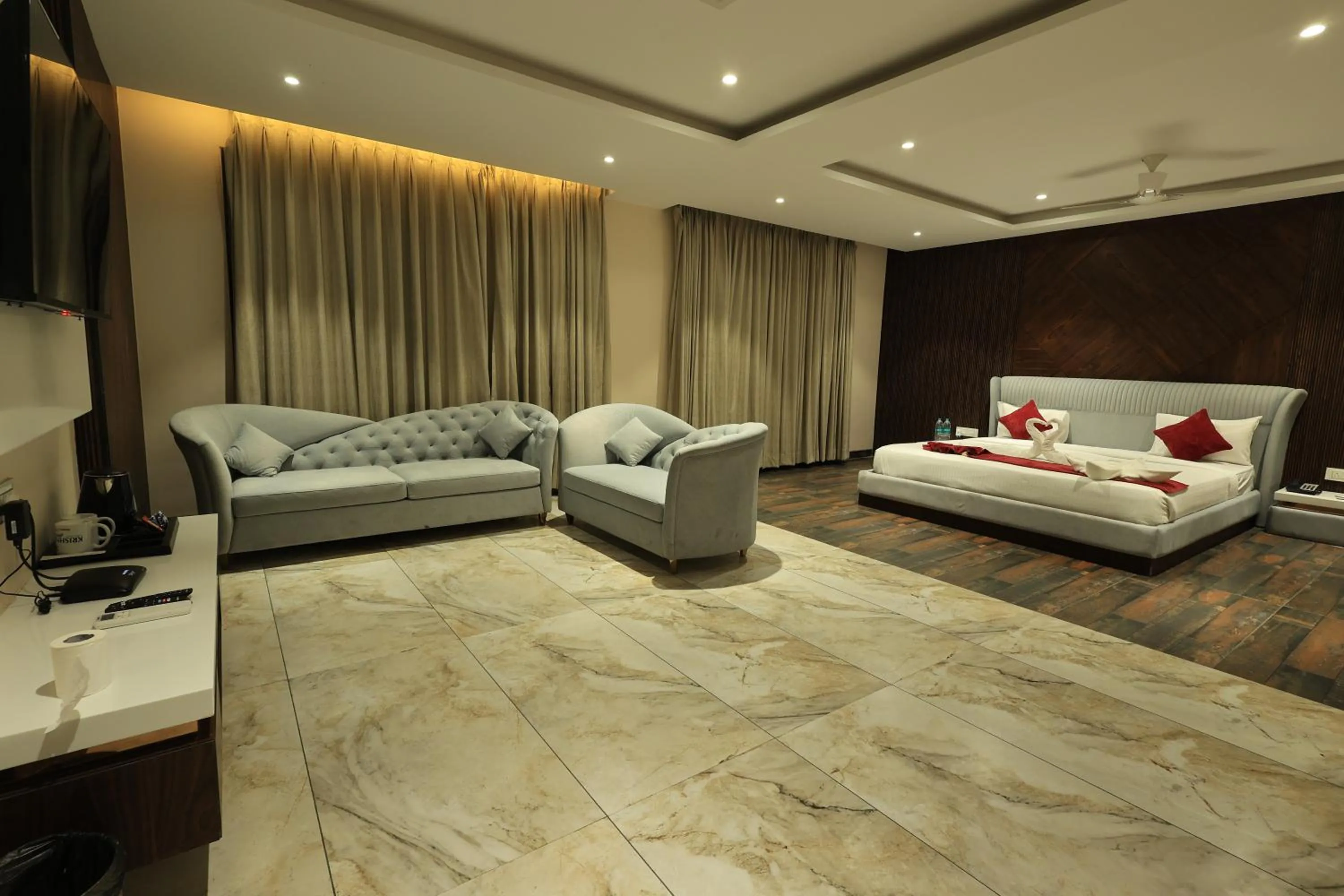 Krishna Hotel And Resort