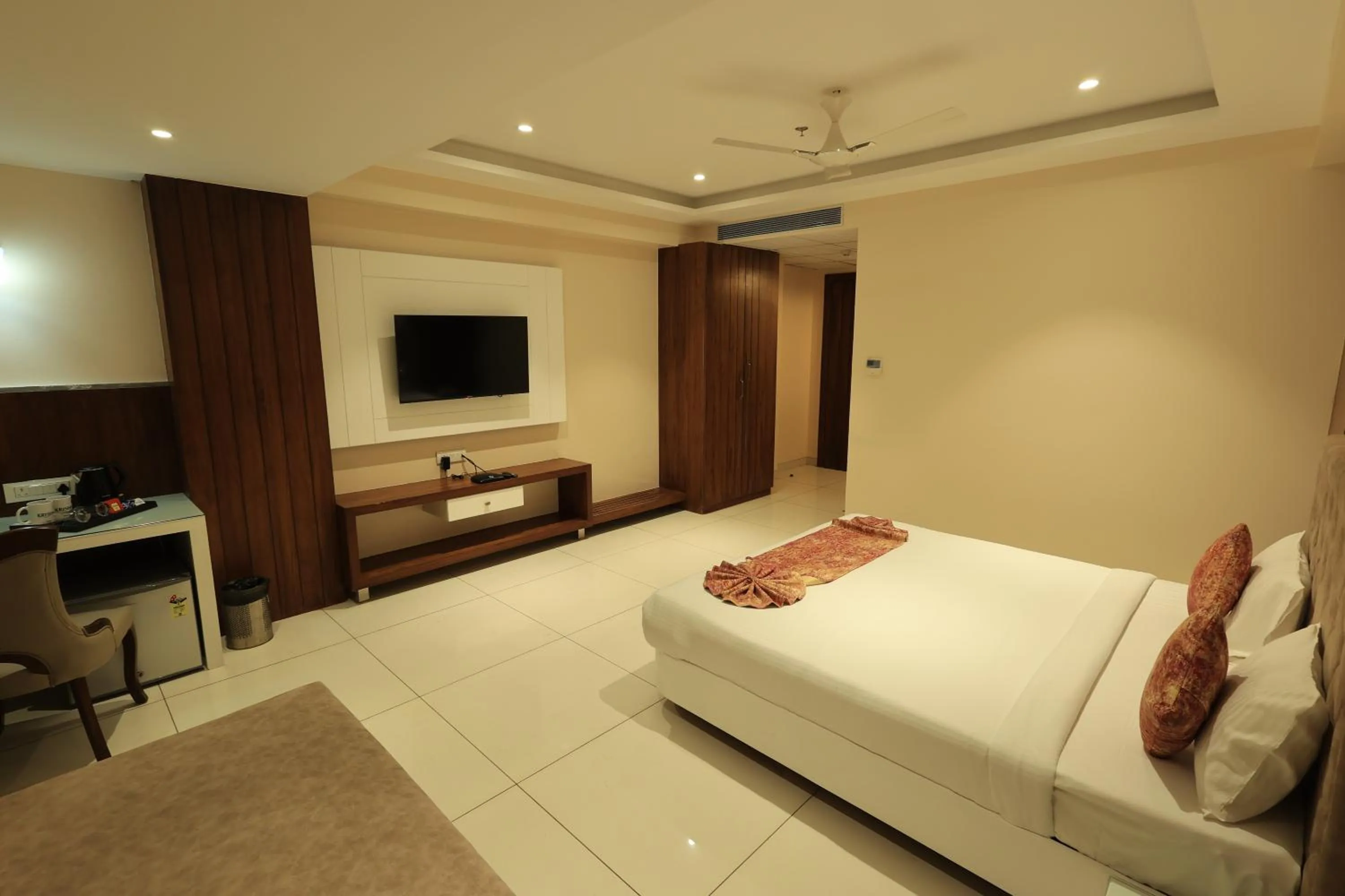 Krishna Hotel And Resort