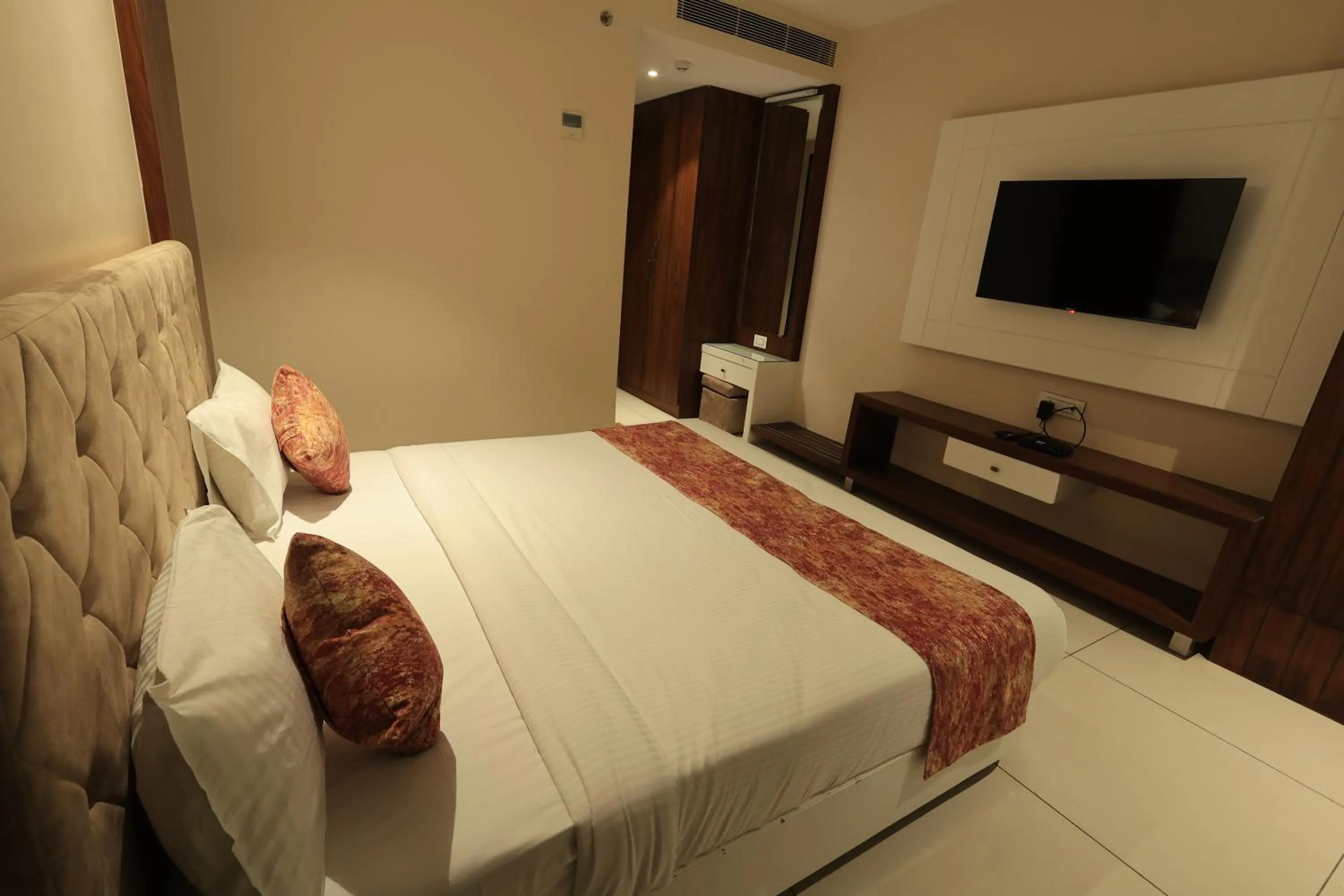 Krishna Hotel And Resort