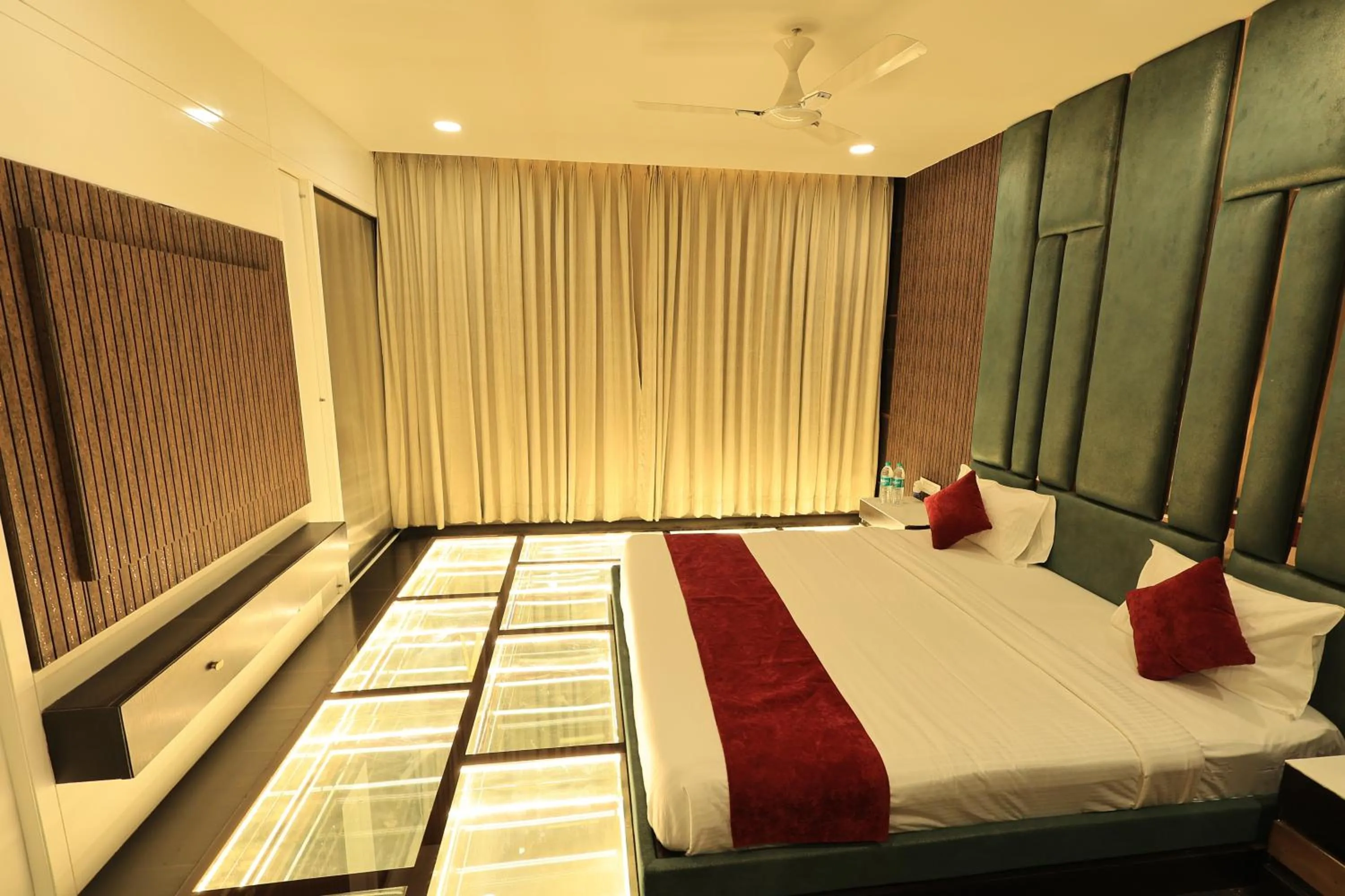 Krishna Hotel And Resort