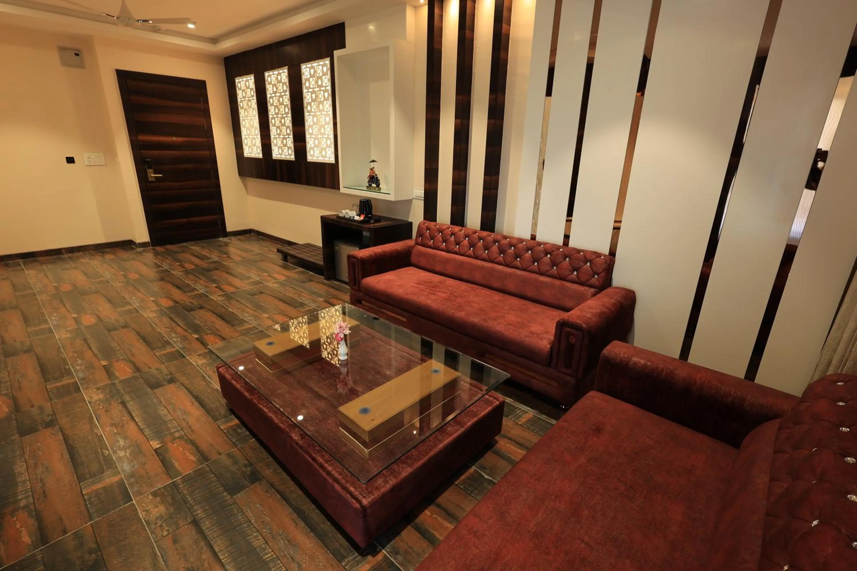 Krishna Hotel And Resort