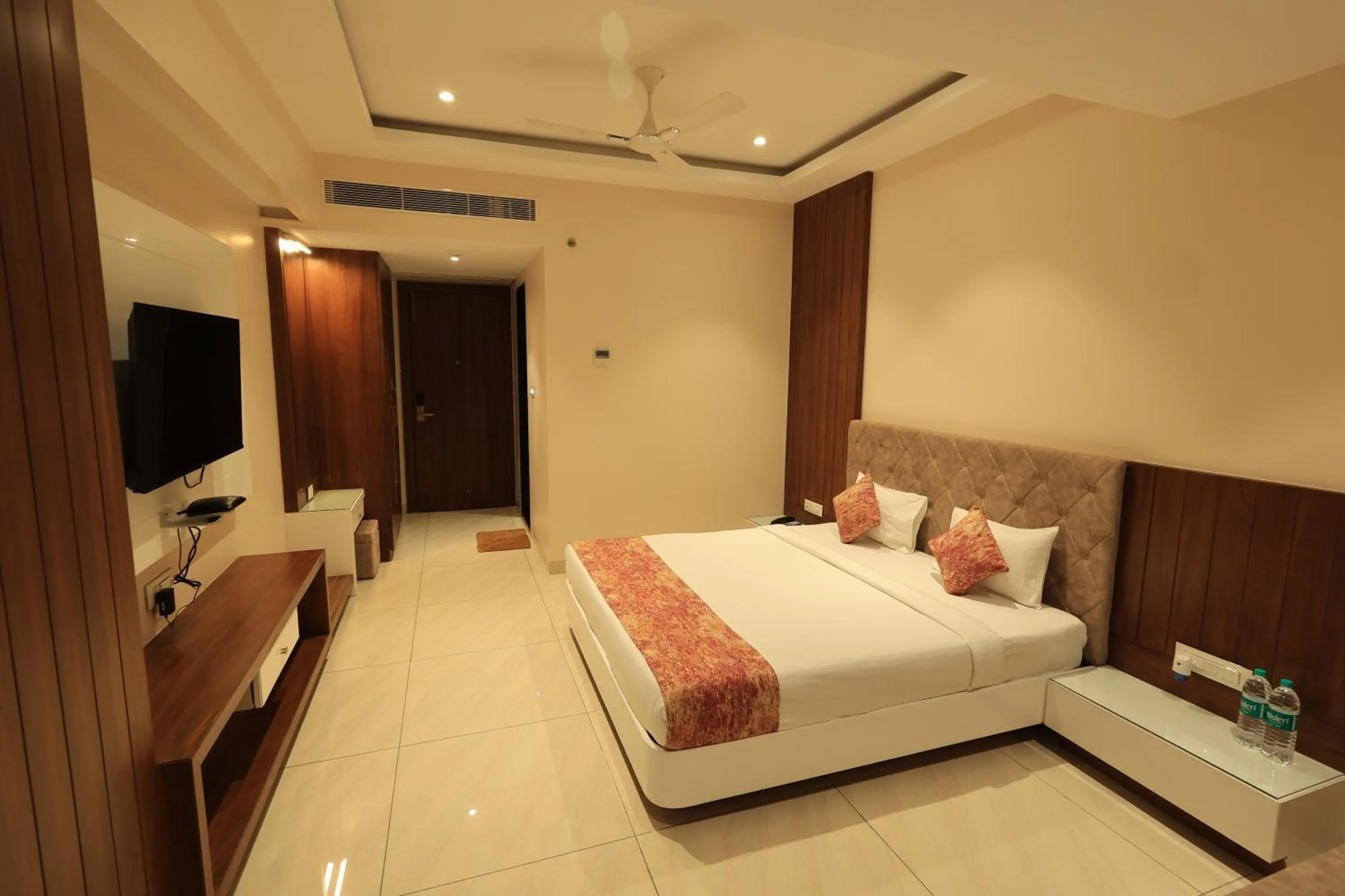 Krishna Hotel And Resort