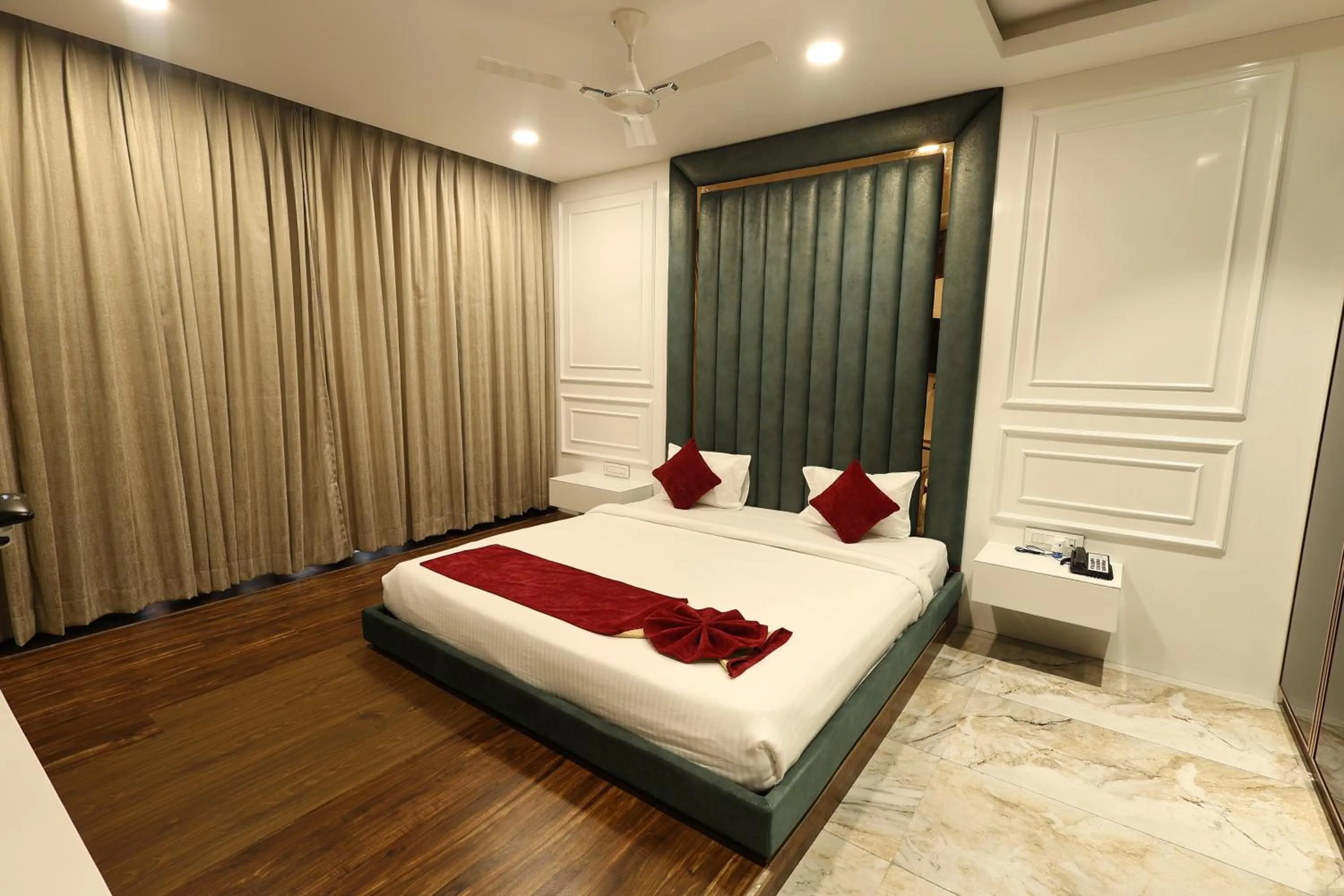 Krishna Hotel And Resort