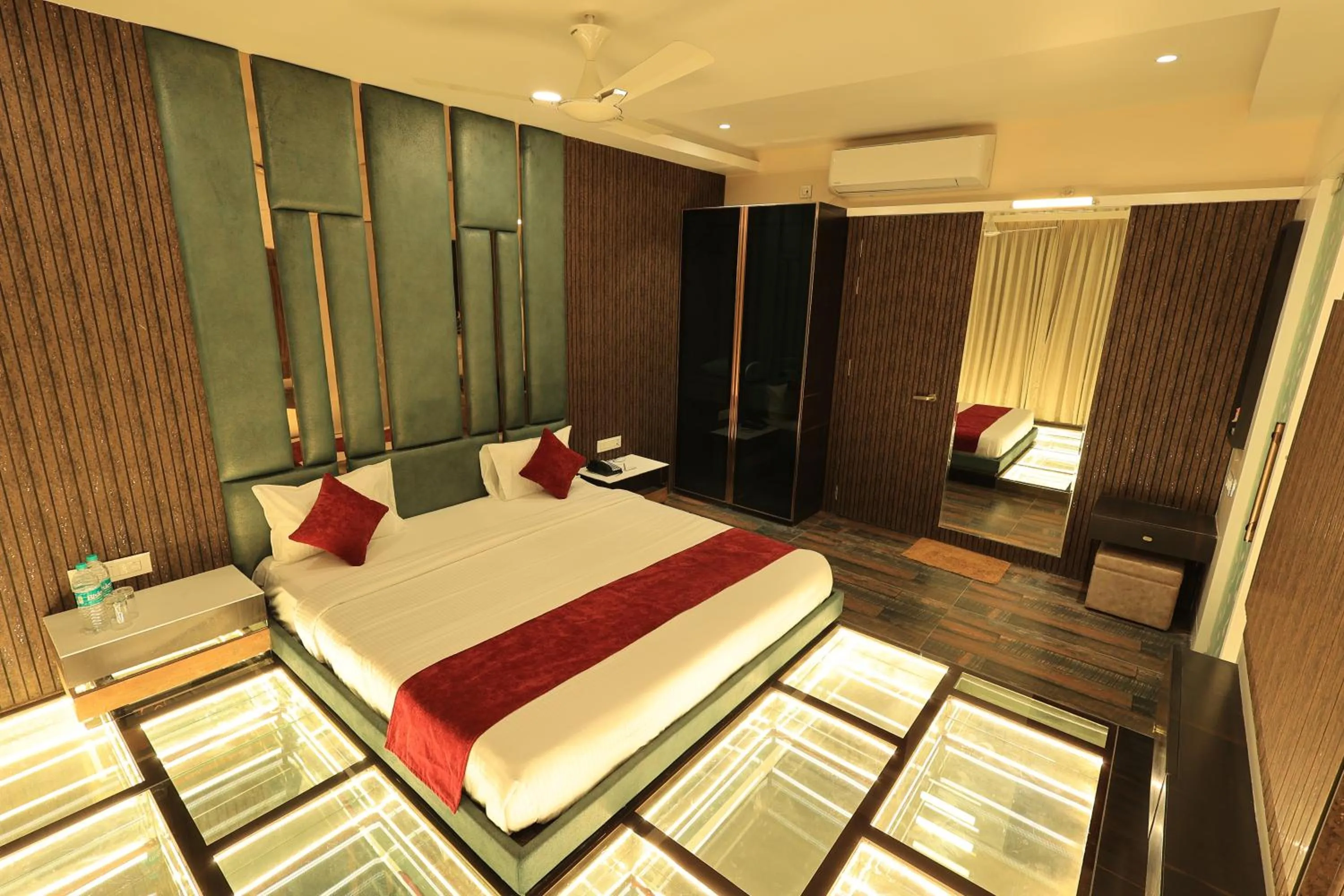 Krishna Hotel And Resort