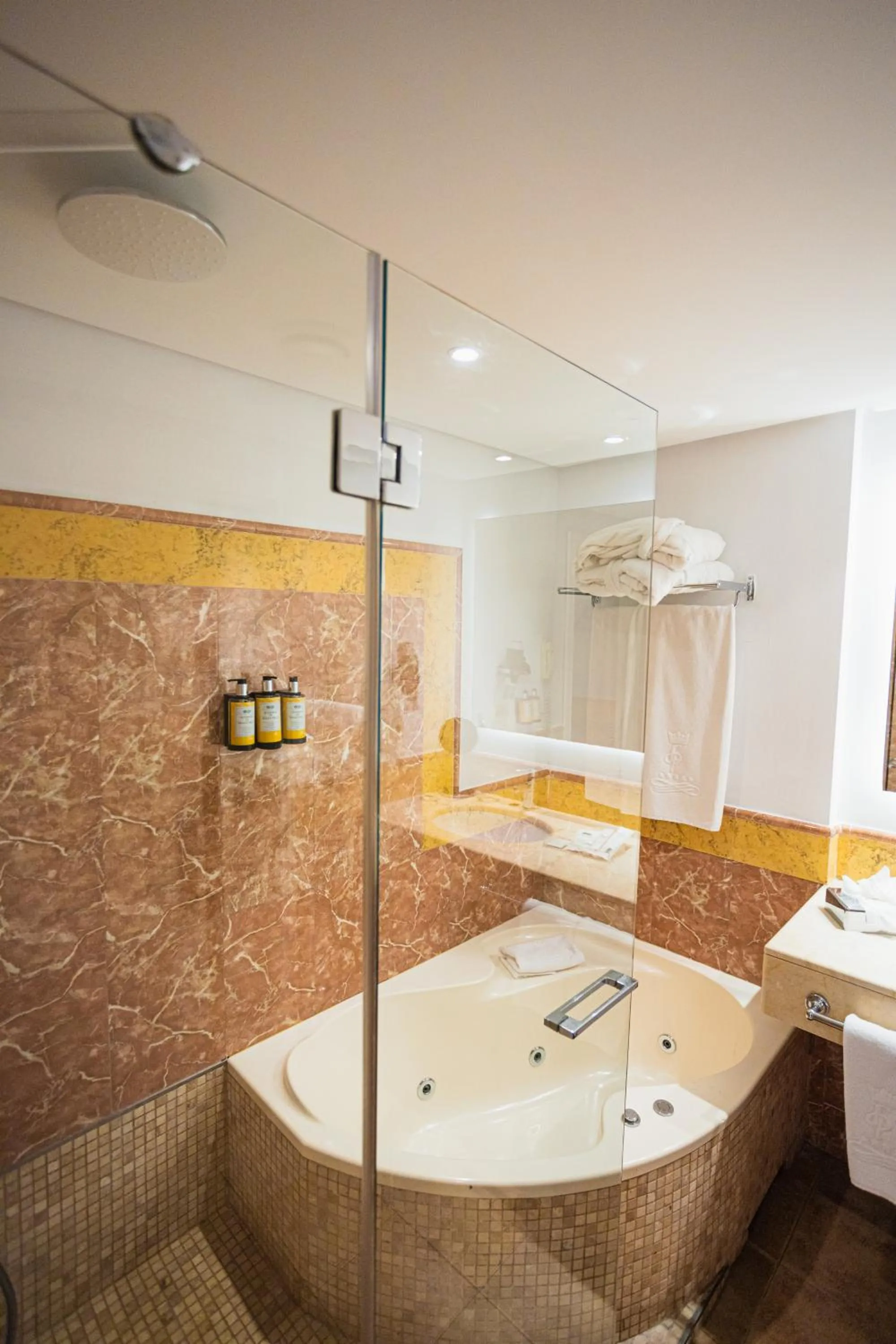 Bathroom in Lago Garden Apart-Suites & Spa Hotel
