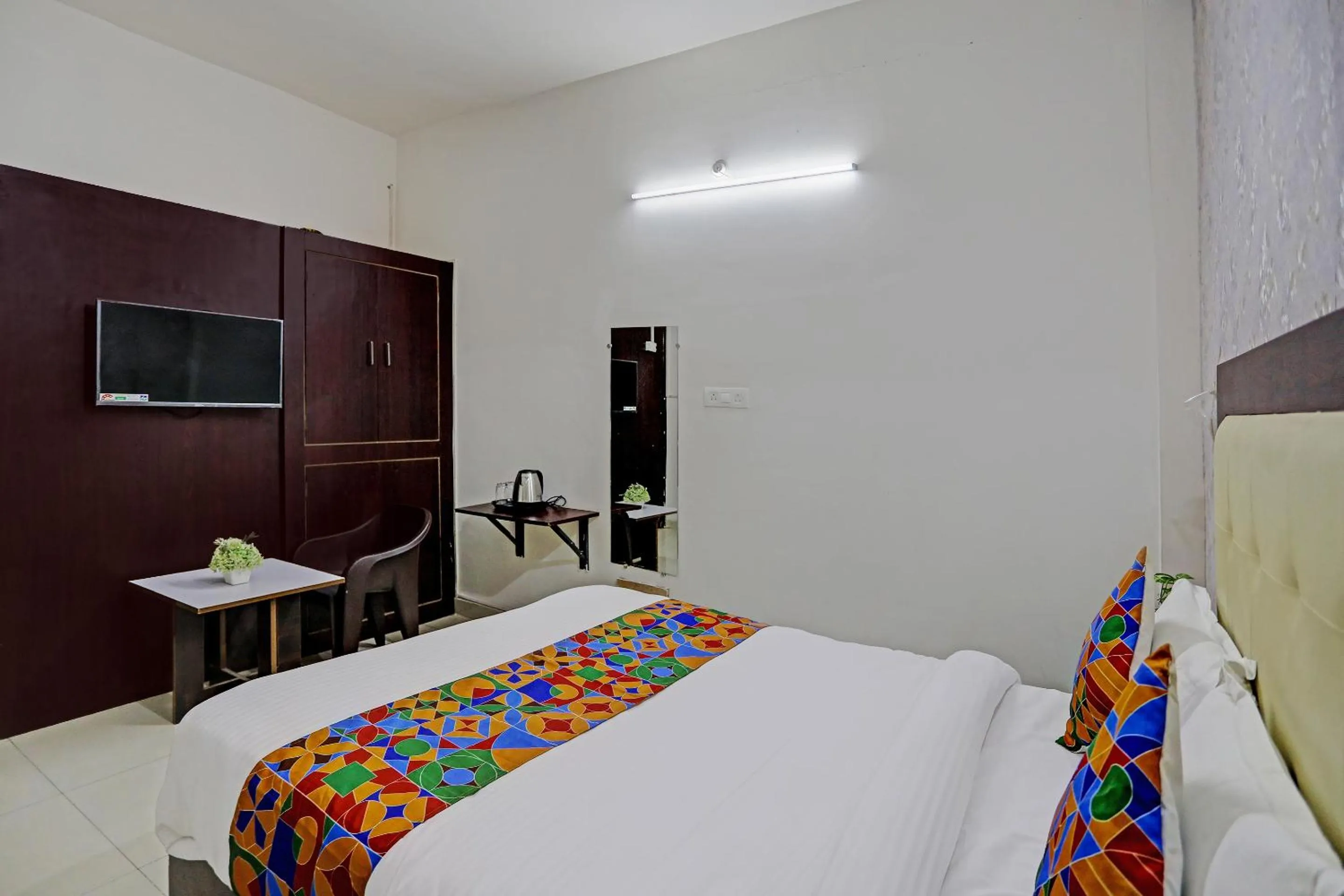 Bedroom, Bed in Shree Hotel