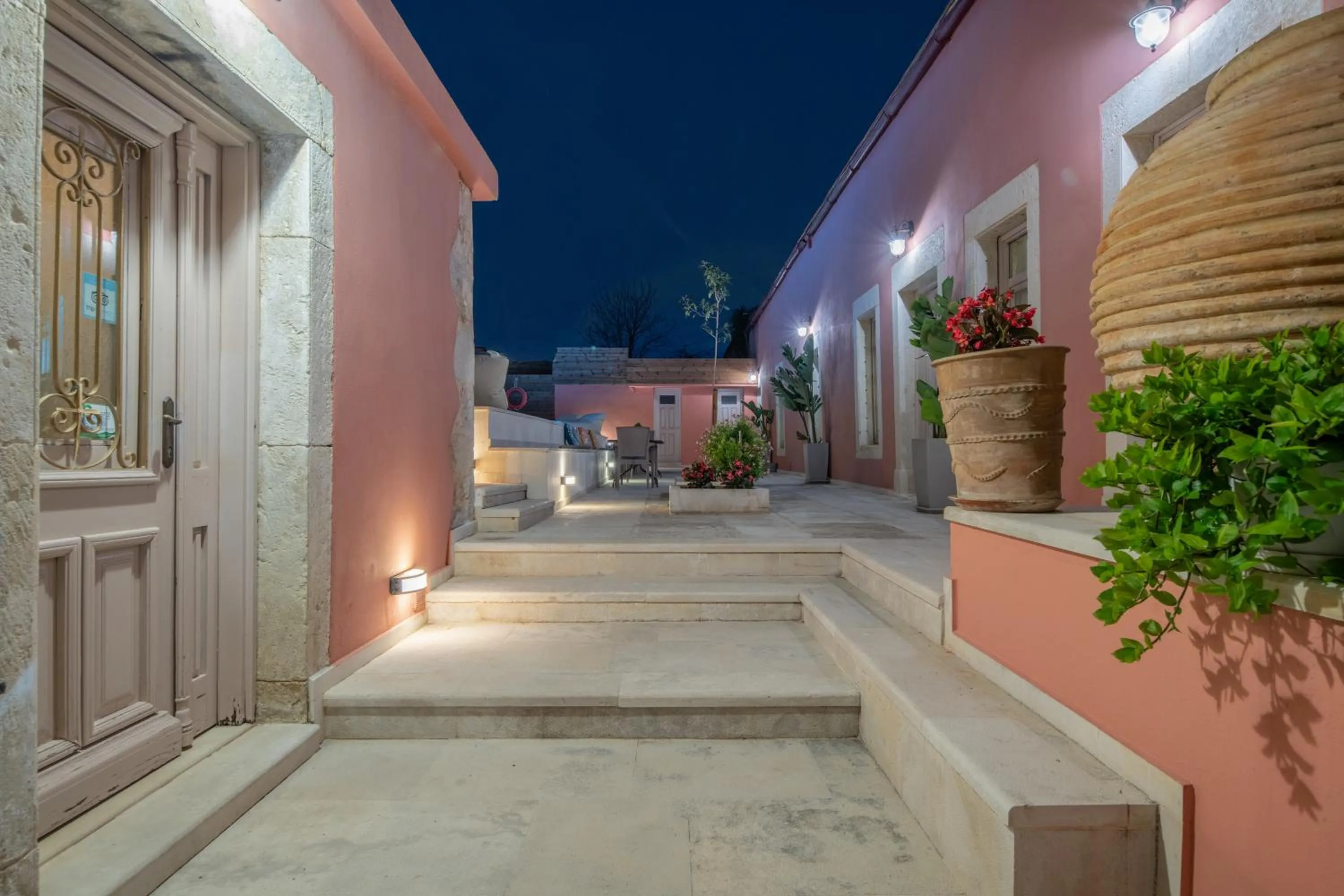 Garden view in Arhontiko Arhanes Suites