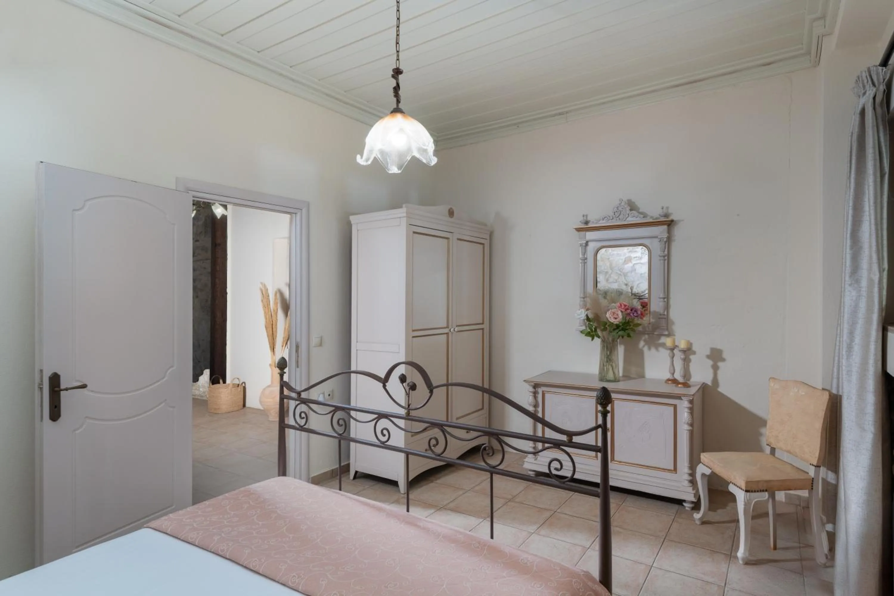 Bedroom, Bed in Arhontiko Arhanes Suites