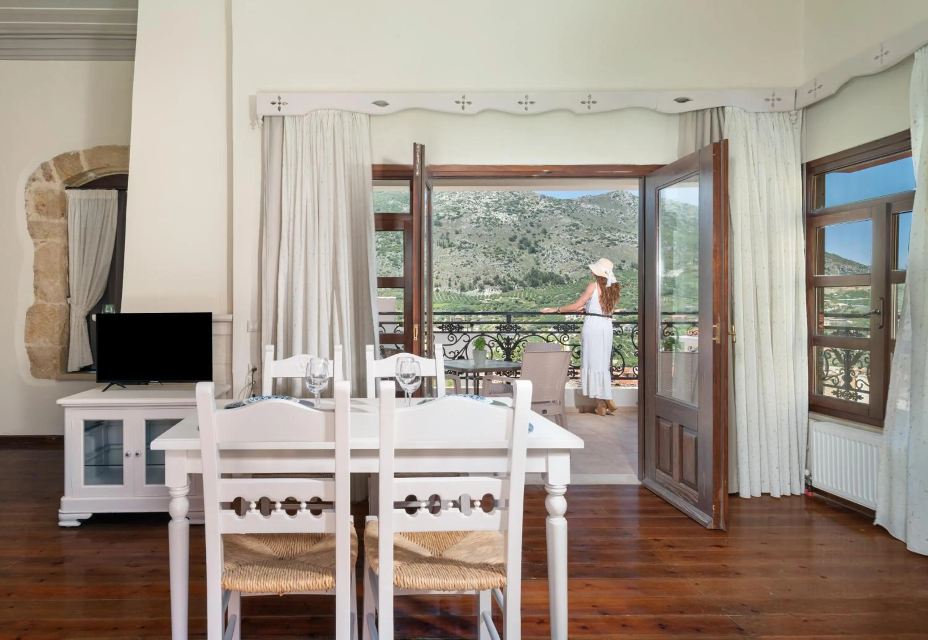 Dining area in Arhontiko Arhanes Suites