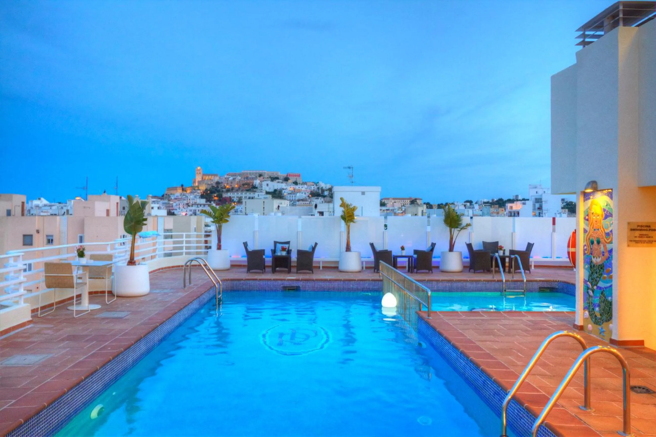 Patio in Hotel Royal Plaza